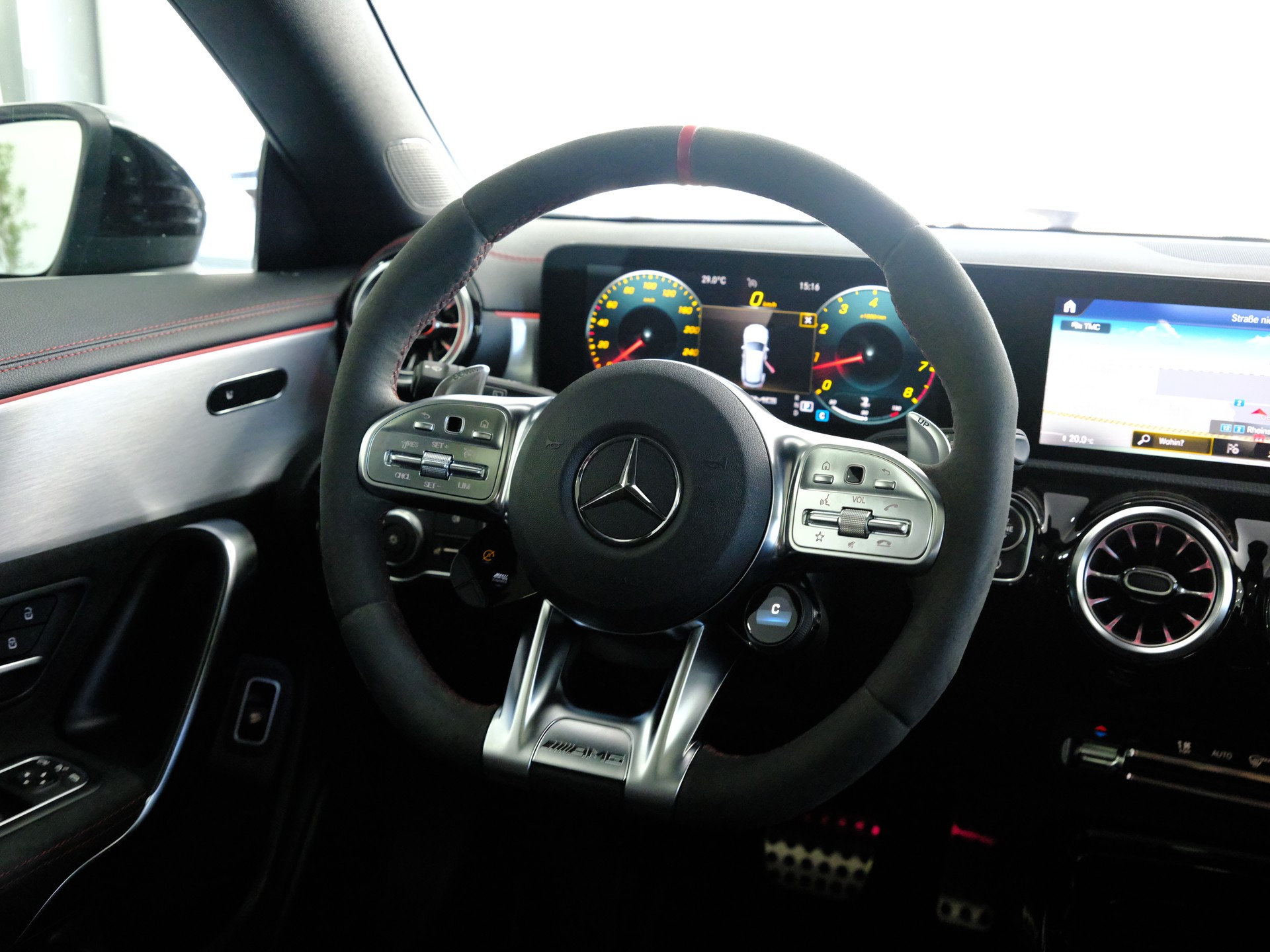 MERCEDES-BENZ CLA Shooting Brake 35 AMG 4Matic 7G-DCT-image-22