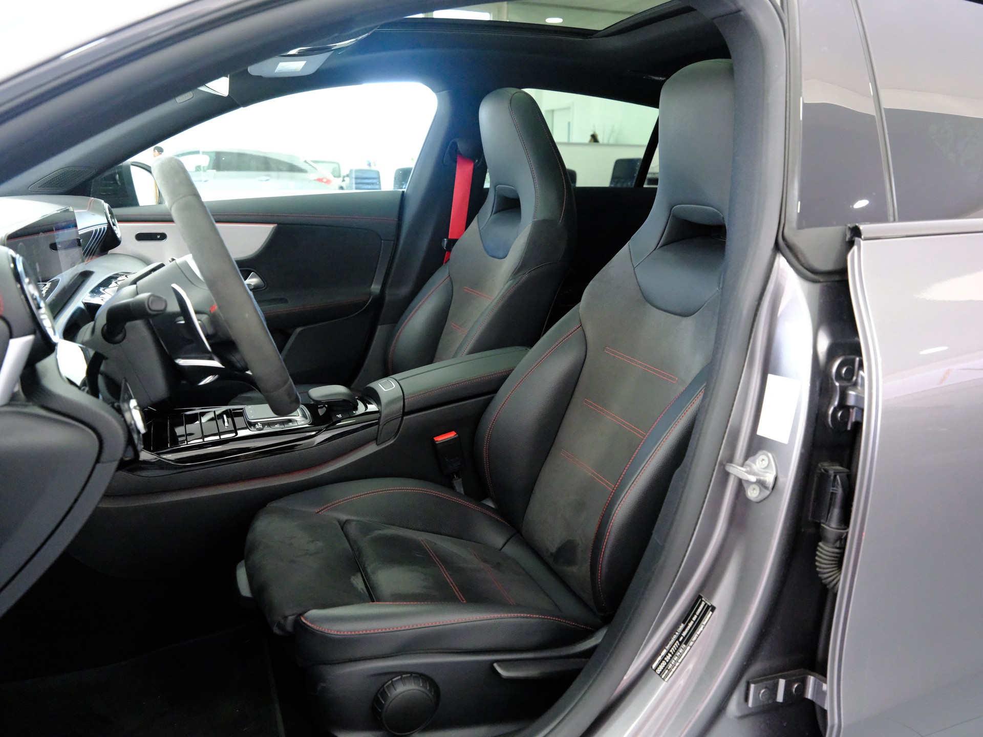 MERCEDES-BENZ CLA Shooting Brake 35 AMG 4Matic 7G-DCT-image-13