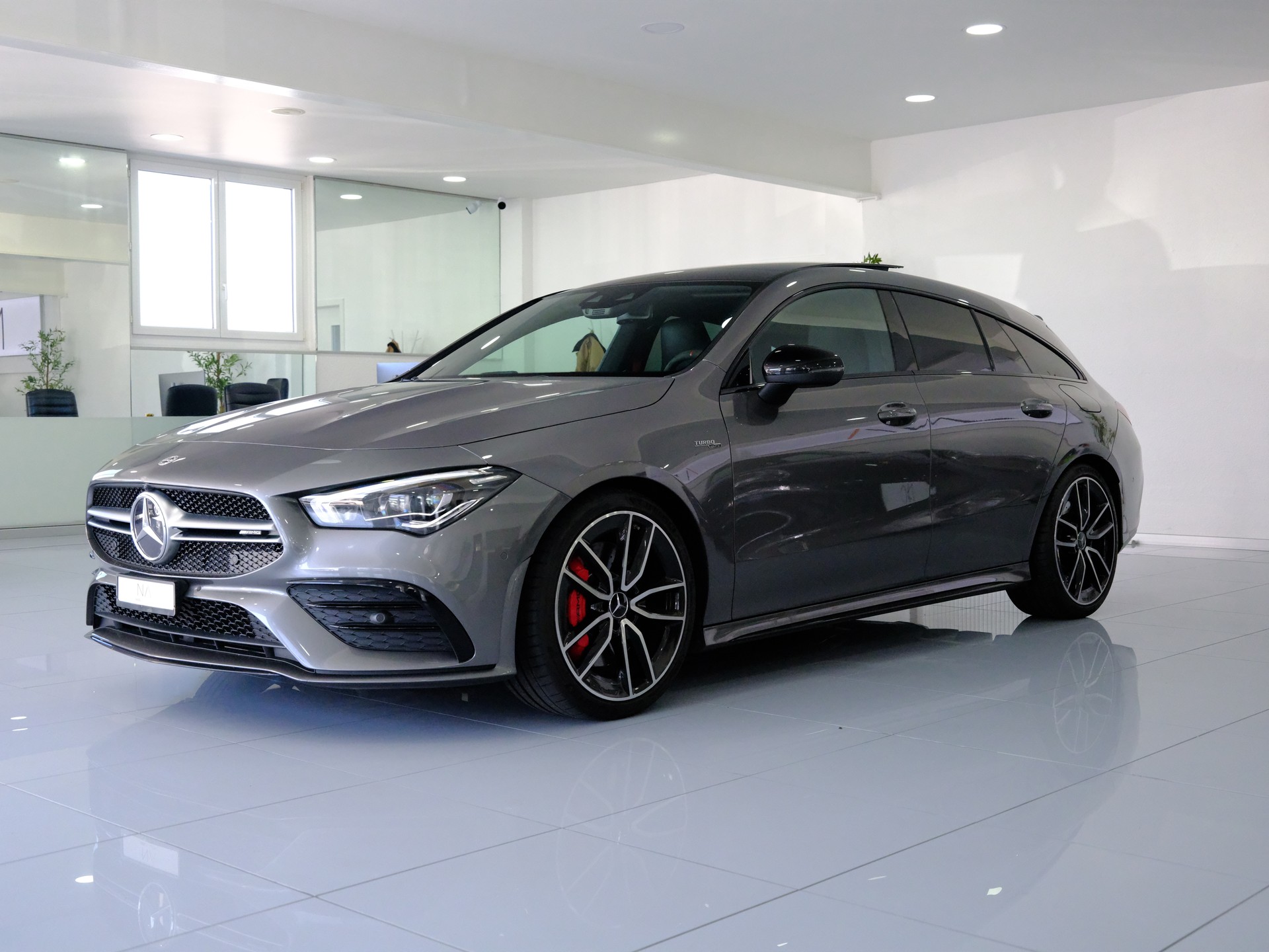 MERCEDES-BENZ CLA Shooting Brake 35 AMG 4Matic 7G-DCT-showroom-element-3