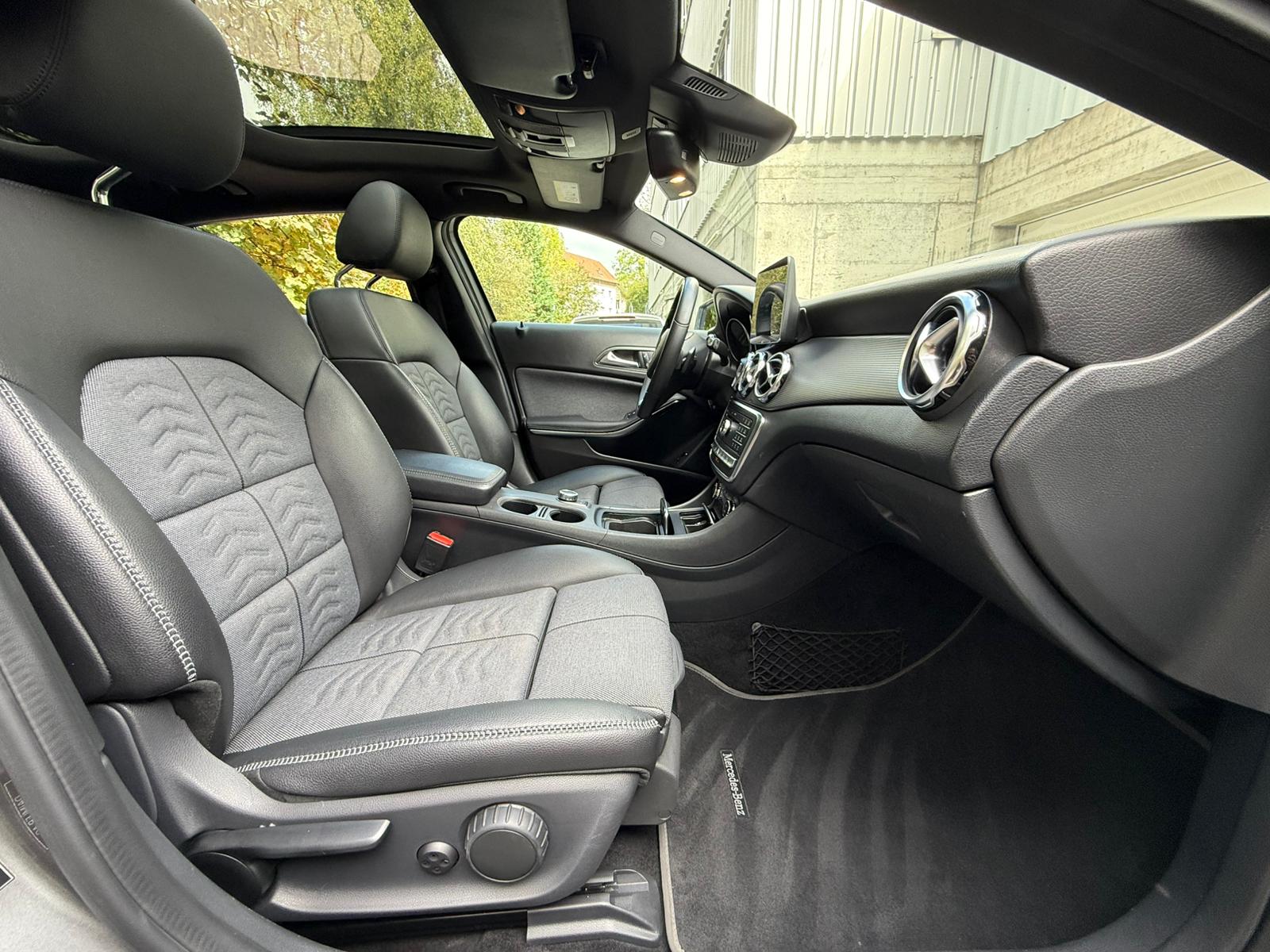 MERCEDES-BENZ GLA 200 d Swiss Star Edition Style 4Matic 7G-DCT-image-16