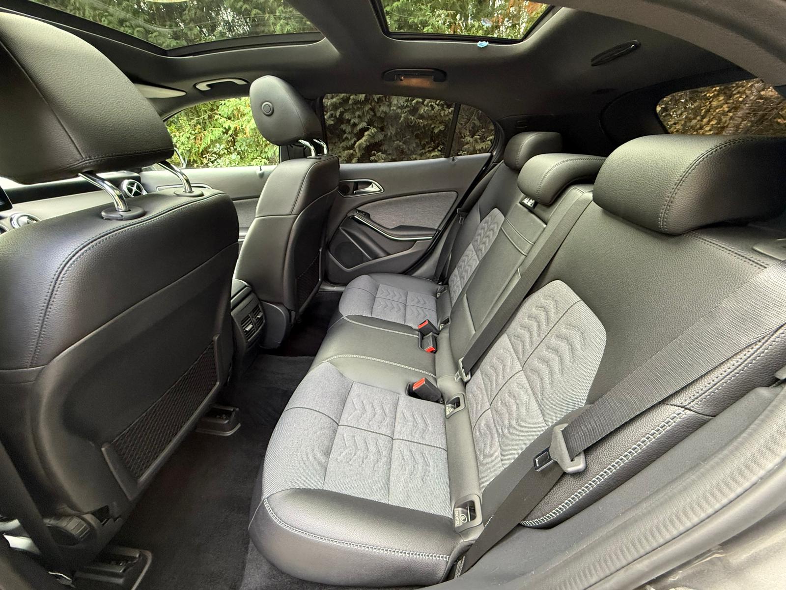 MERCEDES-BENZ GLA 200 d Swiss Star Edition Style 4Matic 7G-DCT-image-11