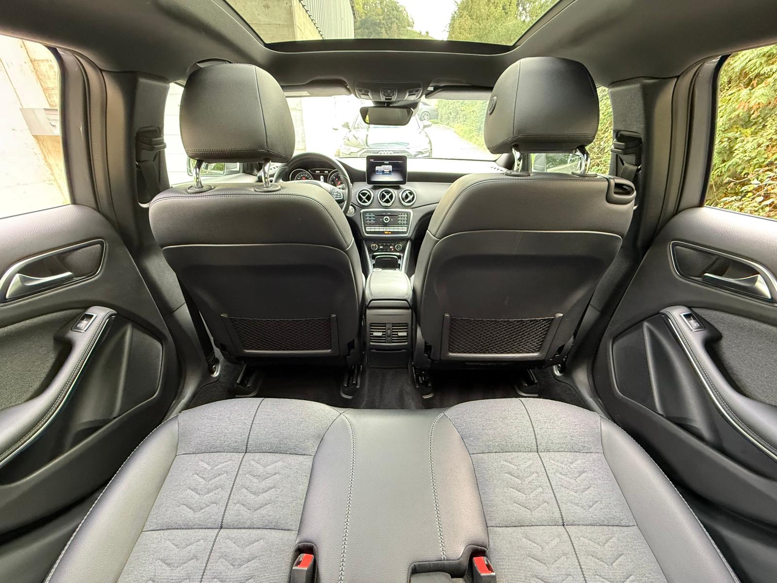 MERCEDES-BENZ GLA 200 d Swiss Star Edition Style 4Matic 7G-DCT-image-18