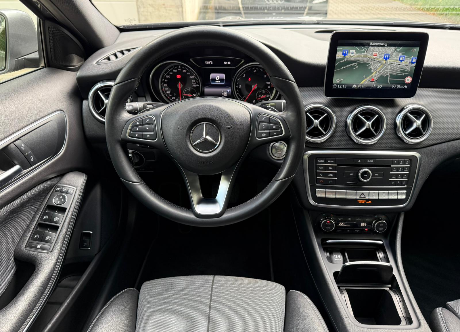 MERCEDES-BENZ GLA 200 d Swiss Star Edition Style 4Matic 7G-DCT-image-21
