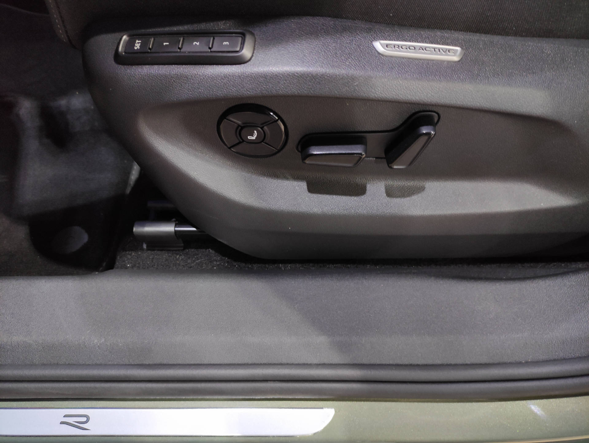 VW Tayron 2.0 TSI R-Line Black-Style DSG 4motion-showroom-element-3