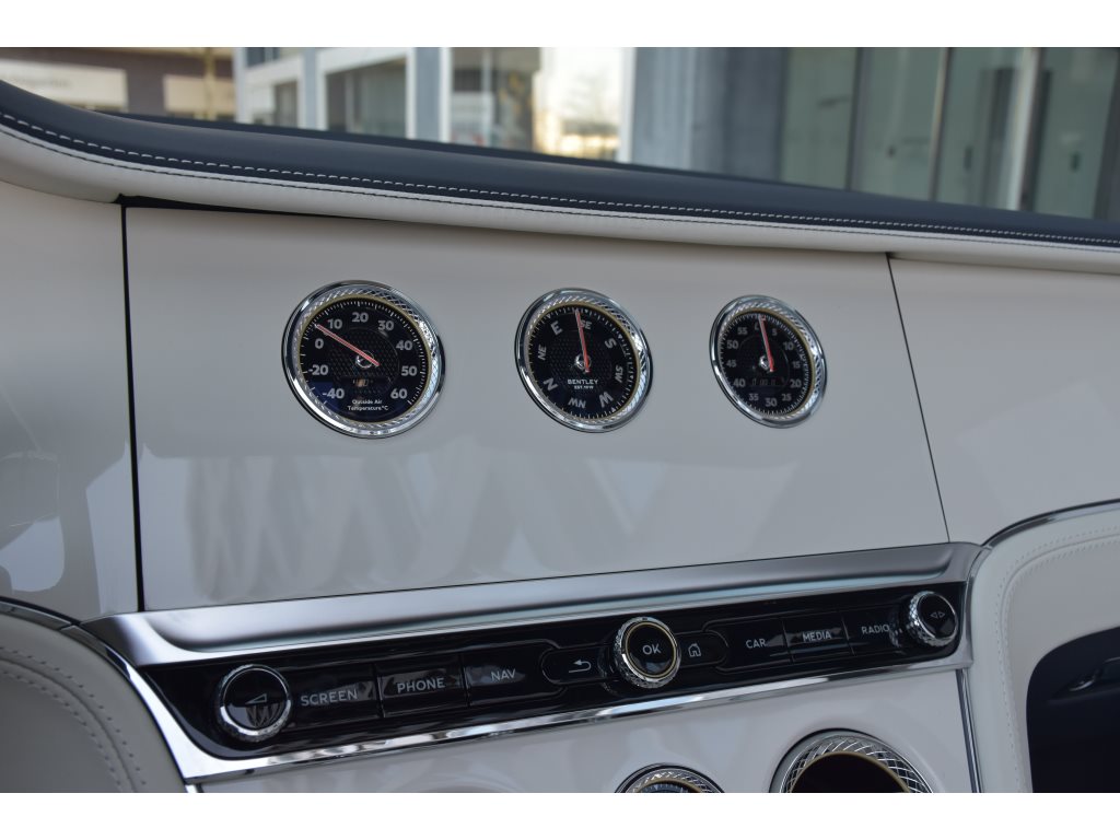 BENTLEY Continental GTC 4.0 V8 PHEV Speed 782 PS-image-12