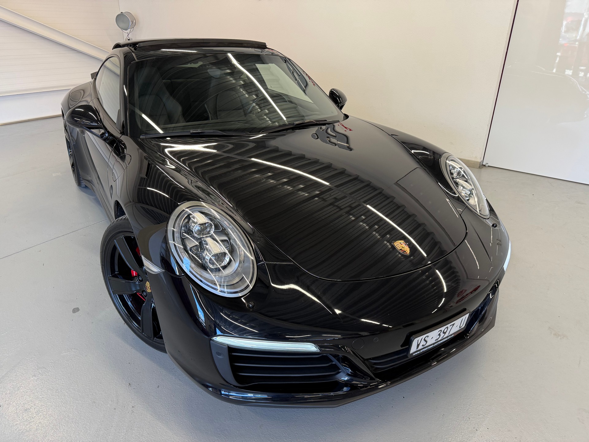 PORSCHE 911 Carrera 4S PDK fulls black modèle 2017-showroom-element-3
