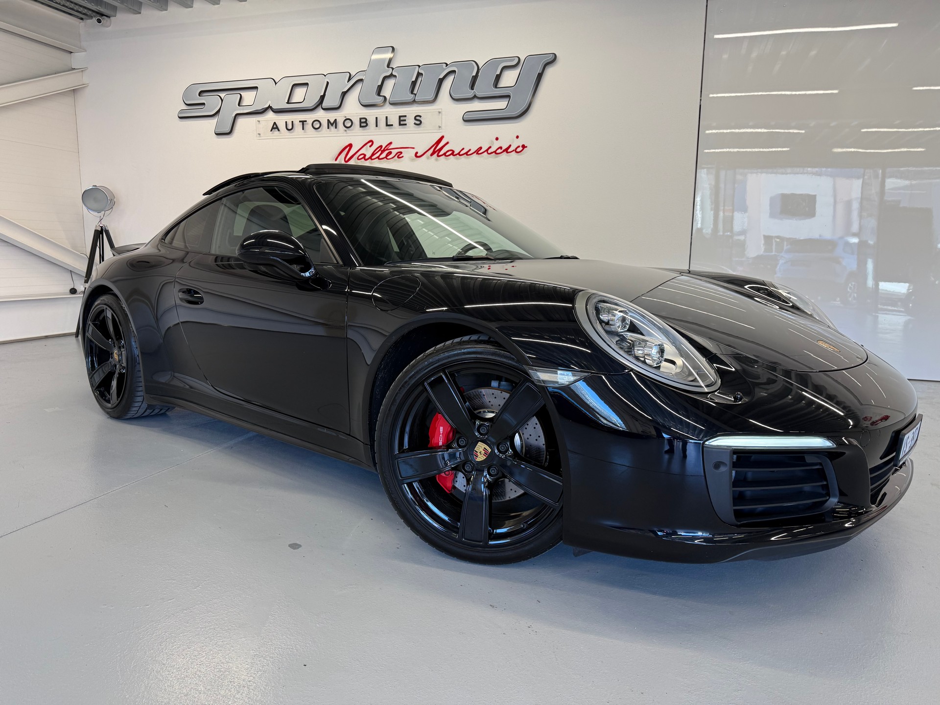 PORSCHE 911 Carrera 4S PDK fulls black modèle 2017-showroom-element-2