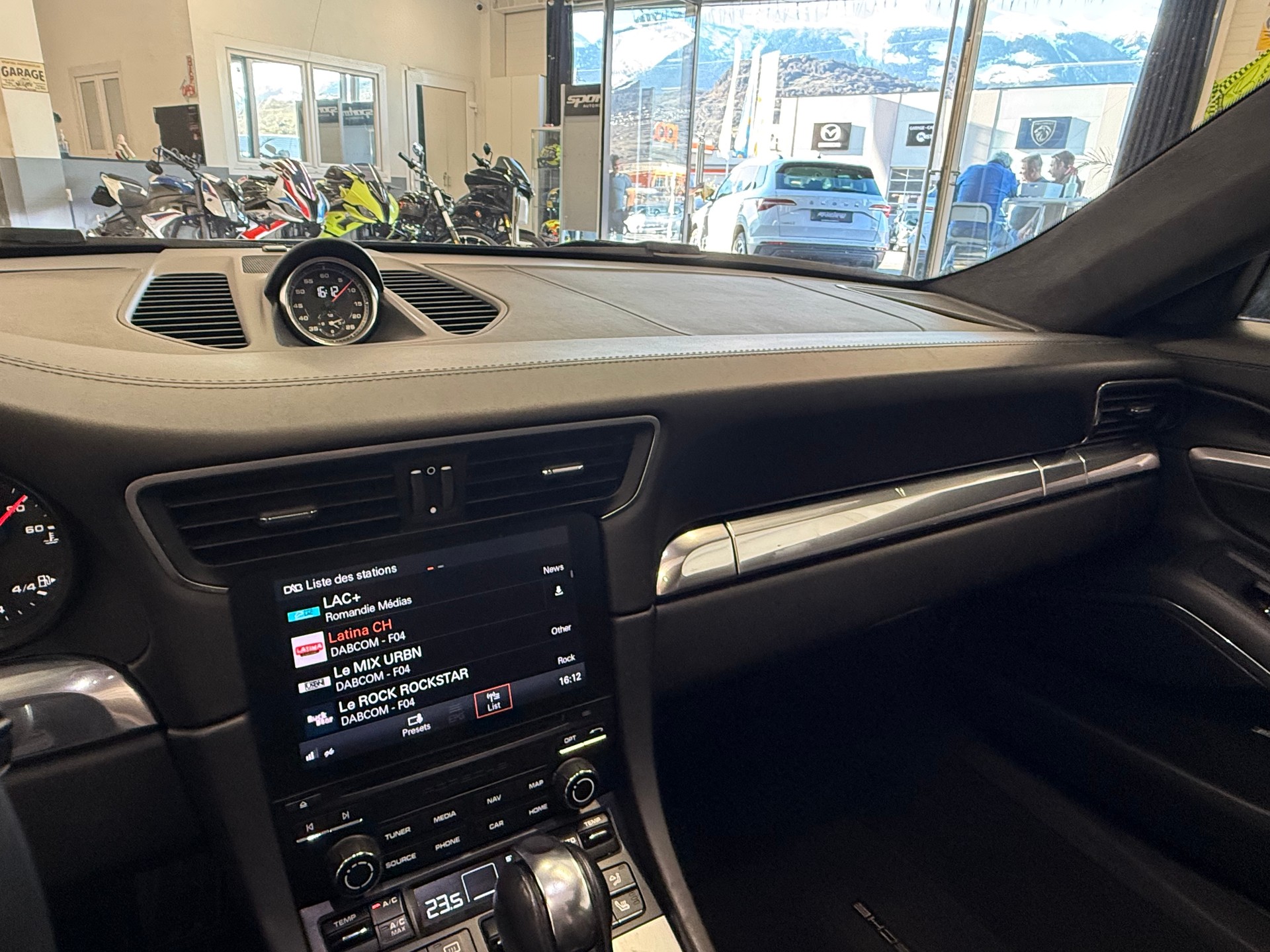 PORSCHE 911 Carrera 4S PDK fulls black modèle 2017-image-24