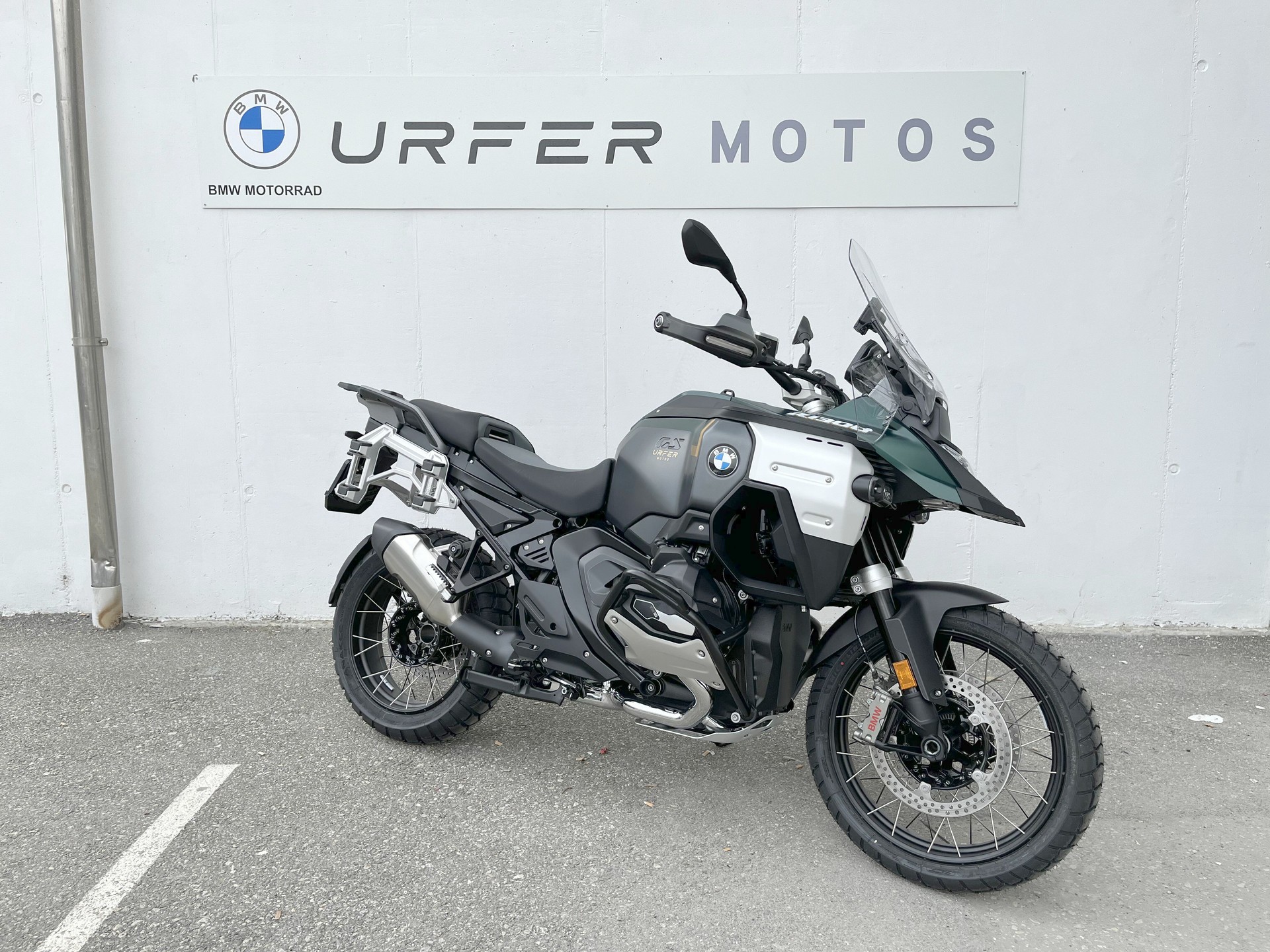BMW R 1300 GS Adventure-image-1