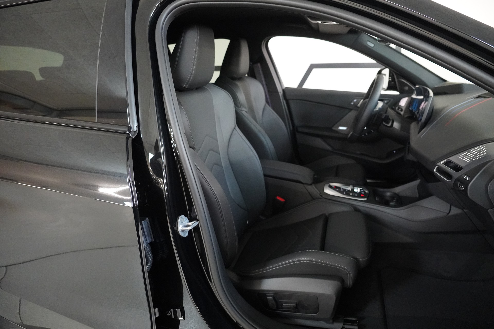 BMW 123 xDrive M Sport Pro Steptronic-image-14