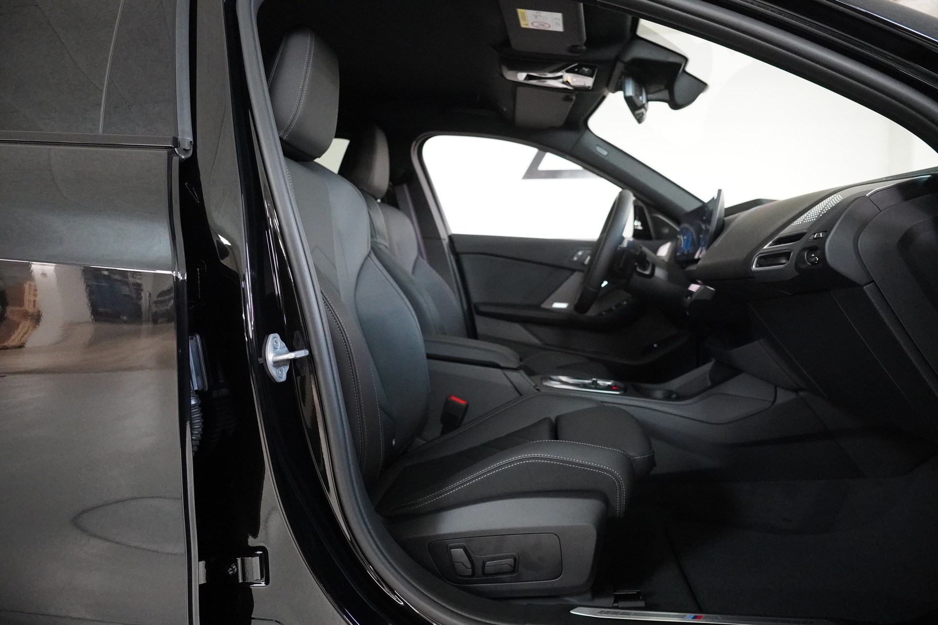 BMW 123 xDrive M Sport Pro Steptronic-image-13