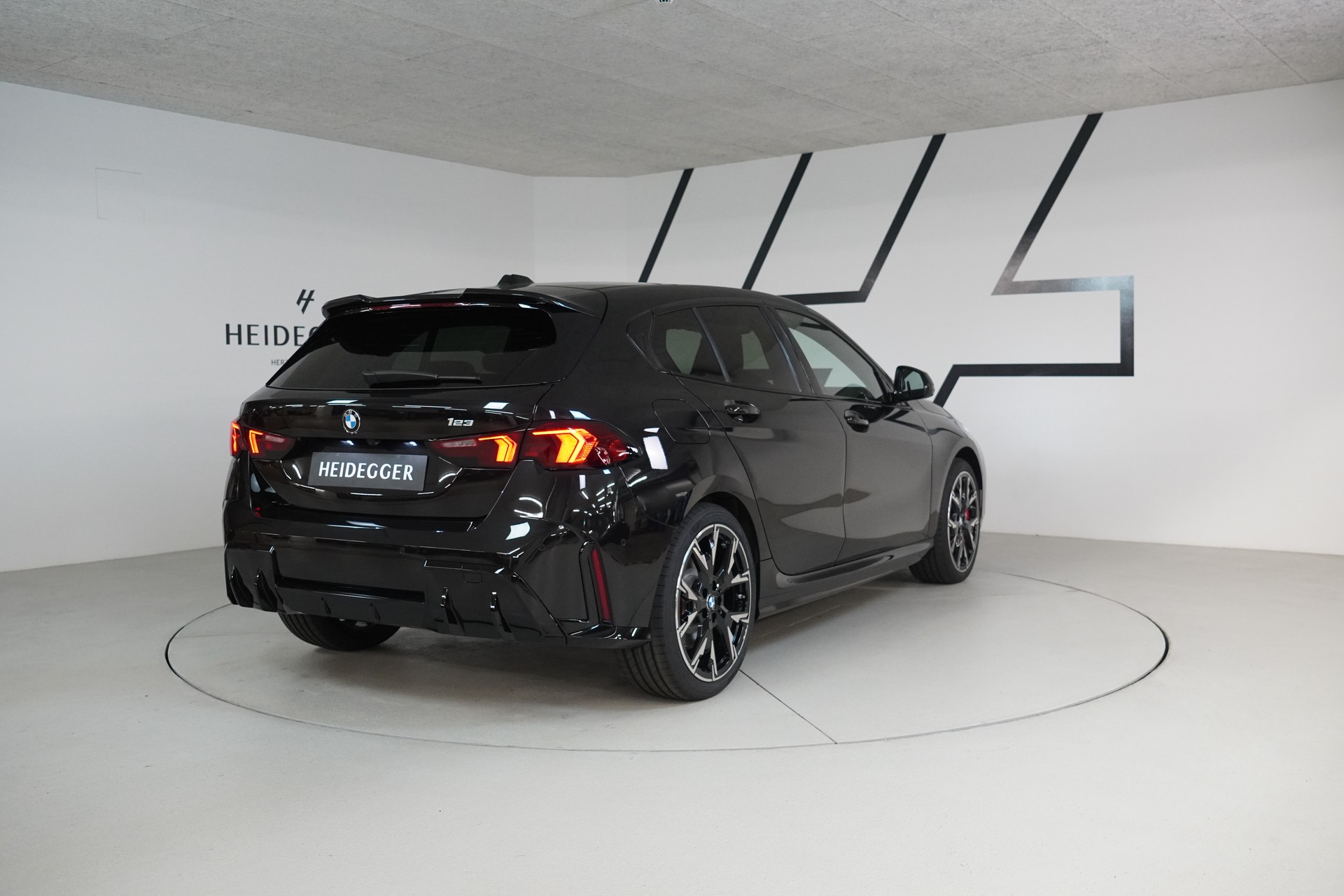 BMW 123 xDrive M Sport Pro Steptronic-image-6