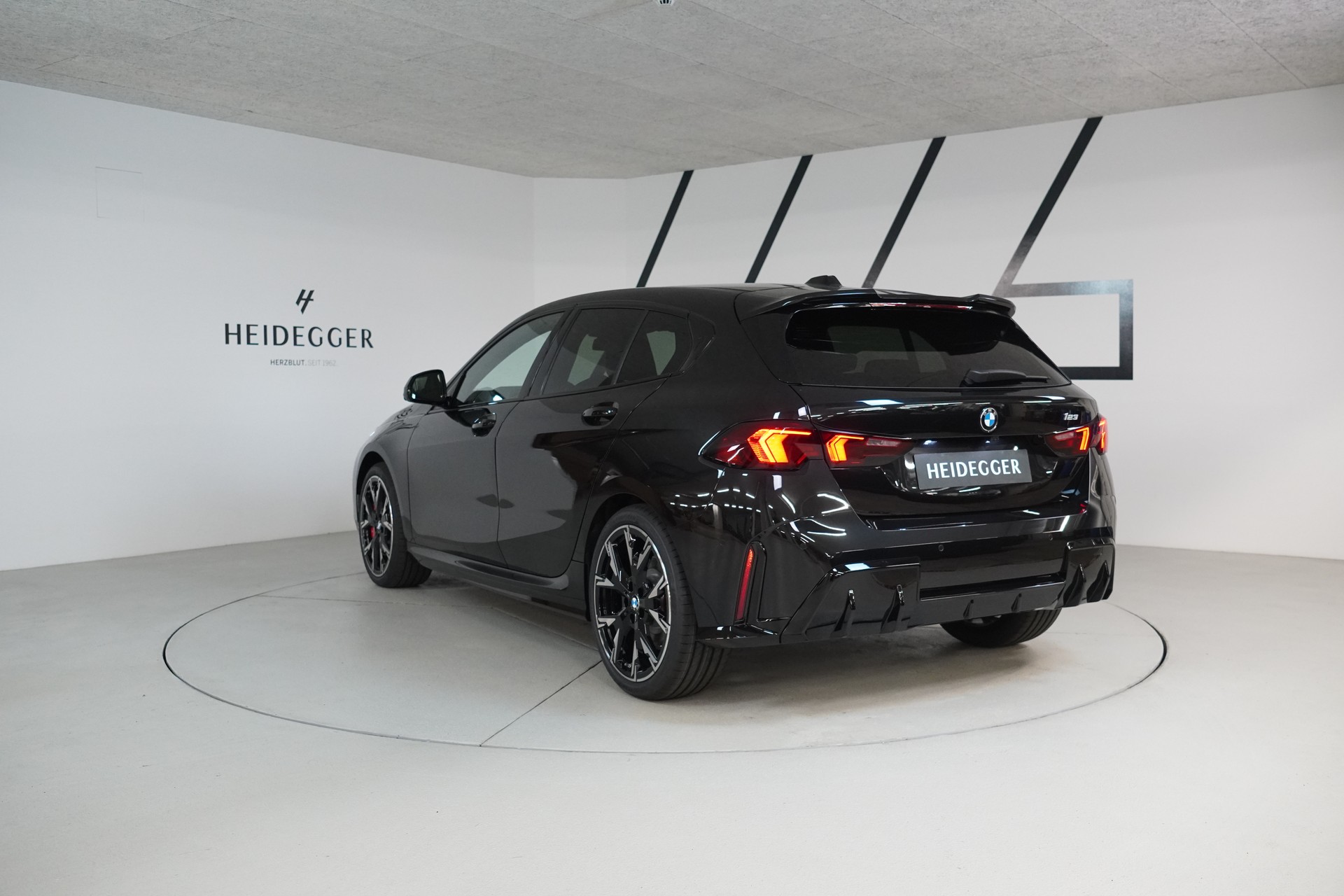 BMW 123 xDrive M Sport Pro Steptronic-image-4