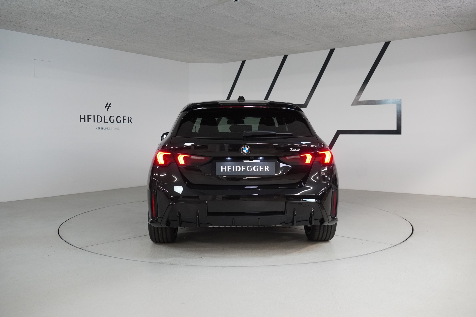 BMW 123 xDrive M Sport Pro Steptronic-image-5