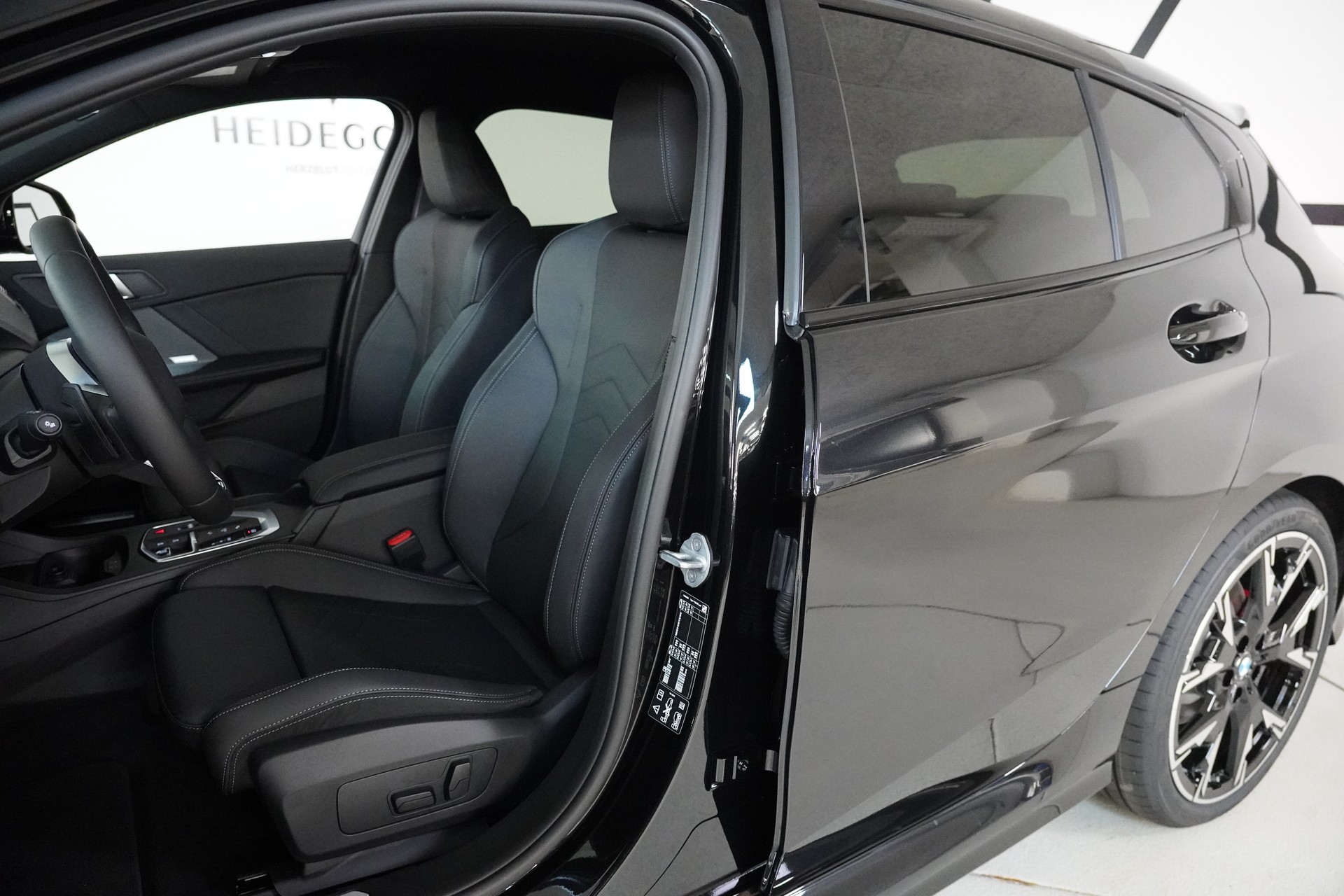 BMW 123 xDrive M Sport Pro Steptronic-image-11