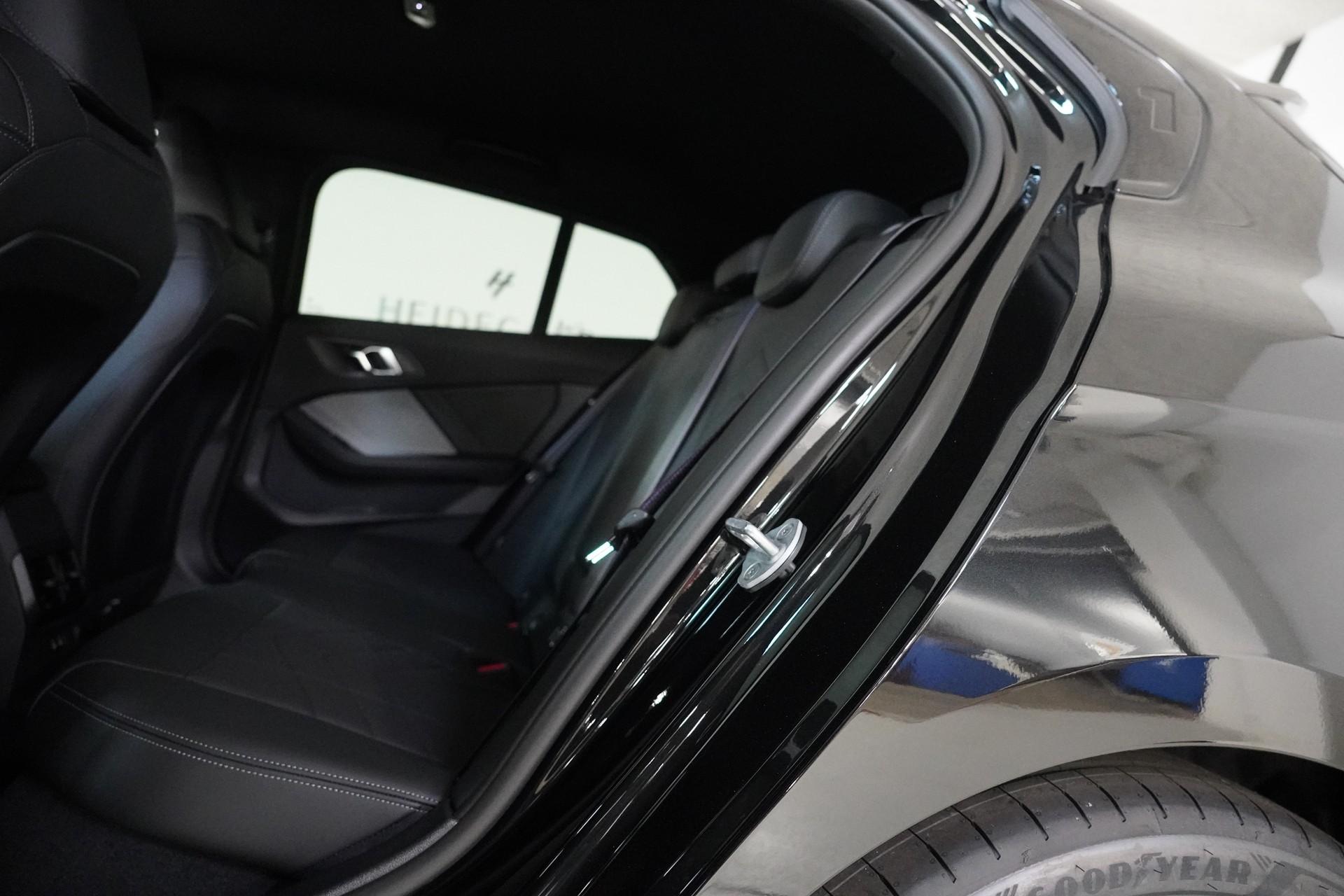 BMW 123 xDrive M Sport Pro Steptronic-image-12