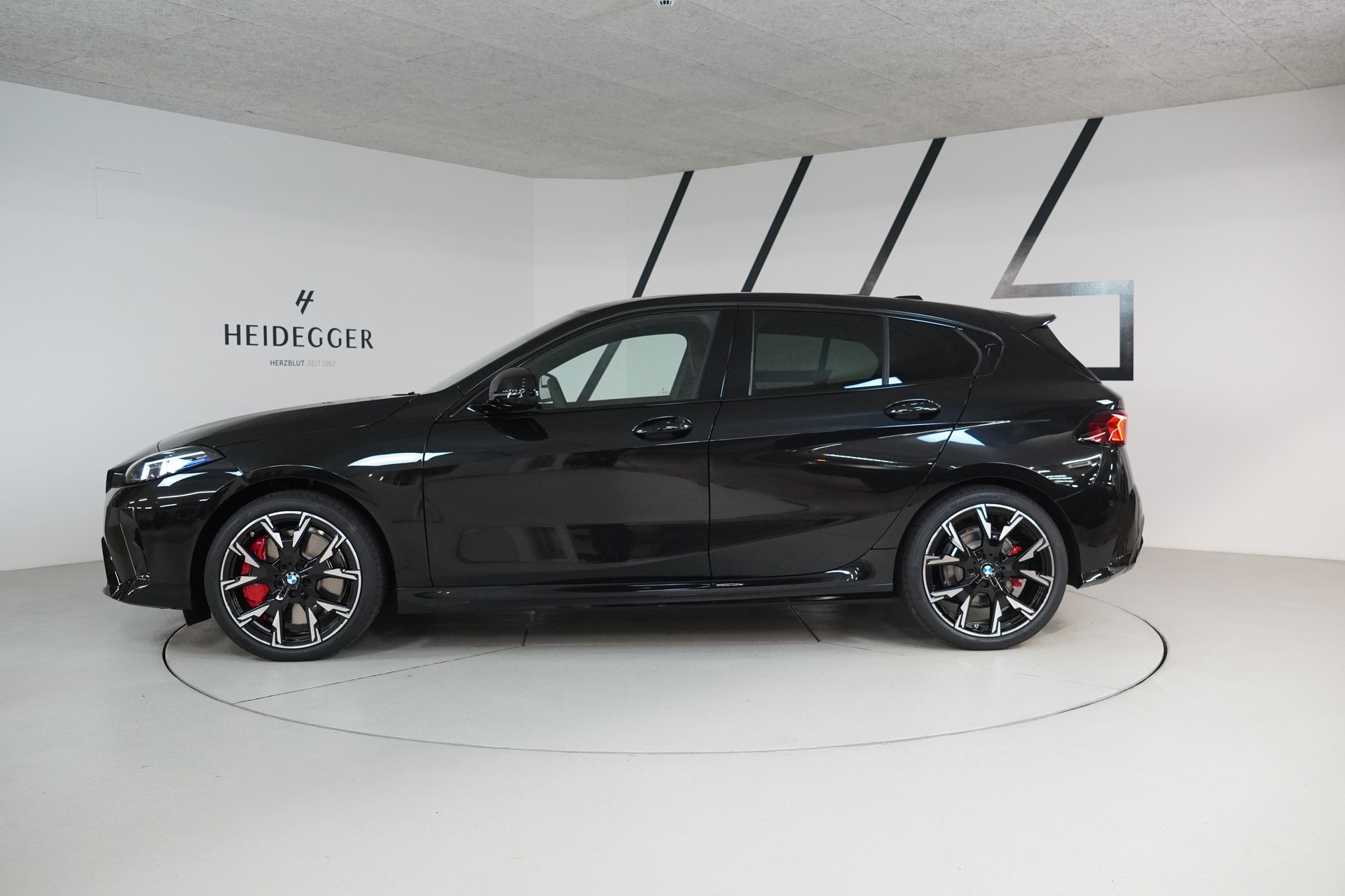 BMW 123 xDrive M Sport Pro Steptronic-image-3