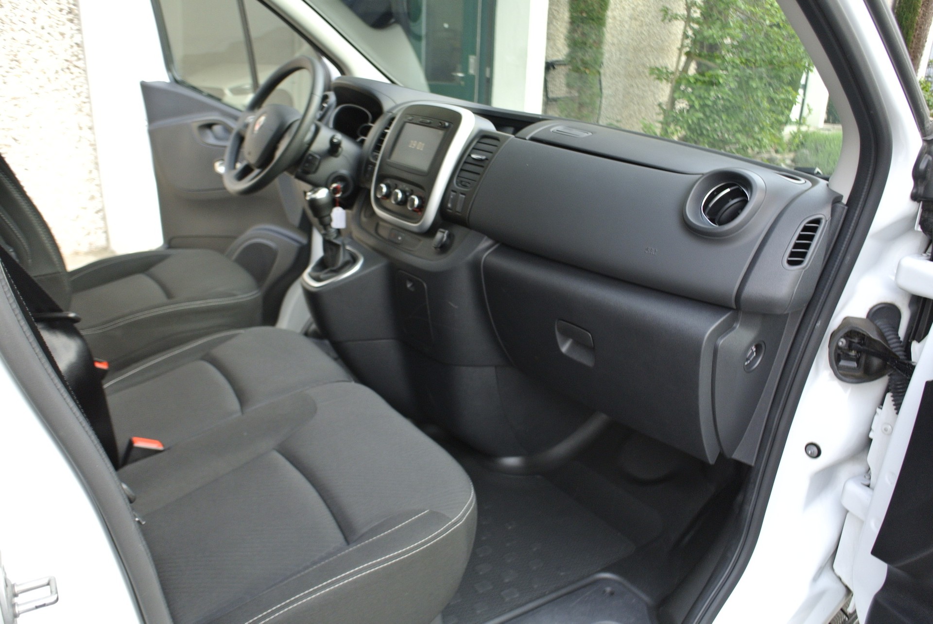 RENAULT Trafic 2.0 Energy dCi 120 3.5t Business L2H1-image-14