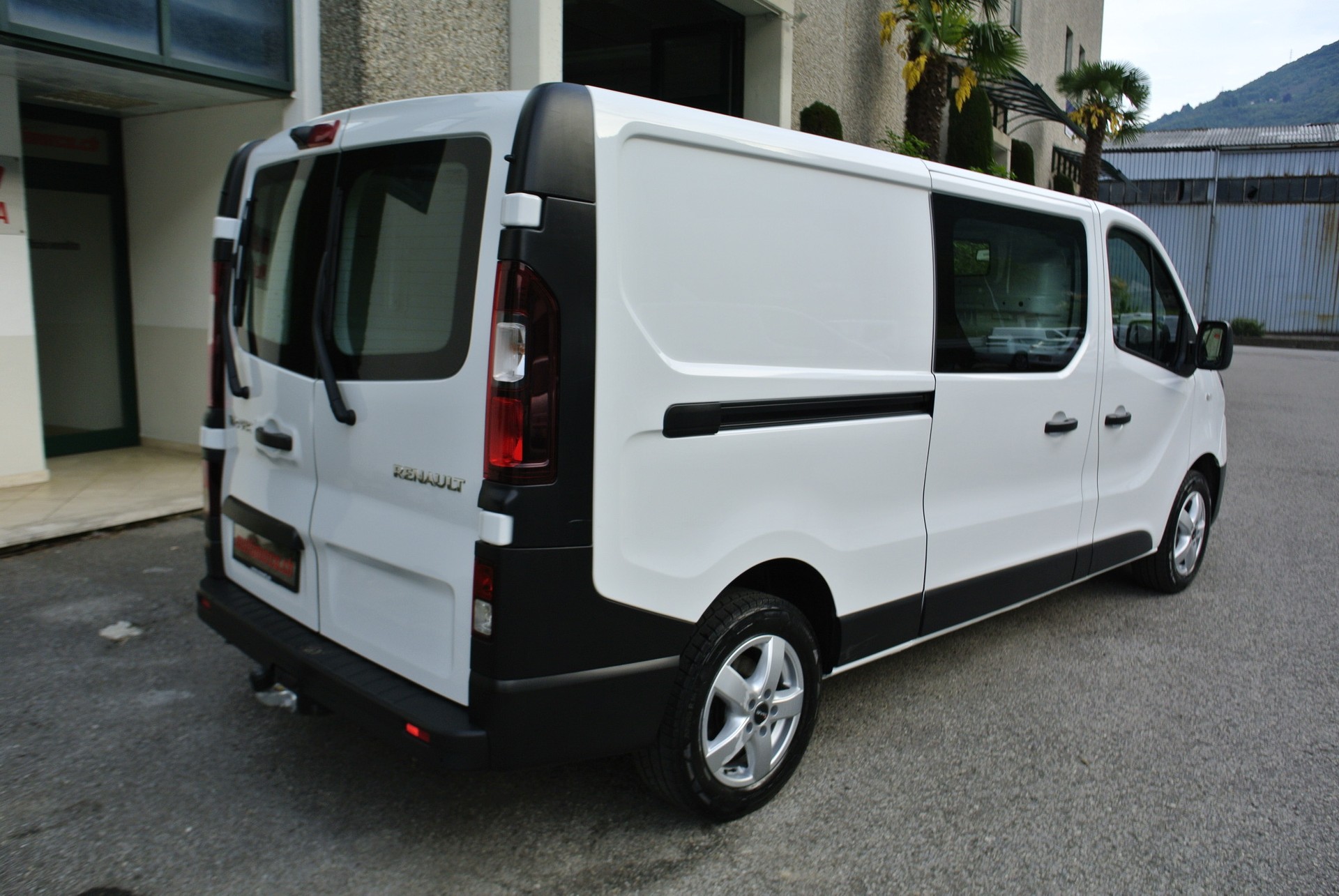 RENAULT Trafic 2.0 Energy dCi 120 3.5t Business L2H1-image-5