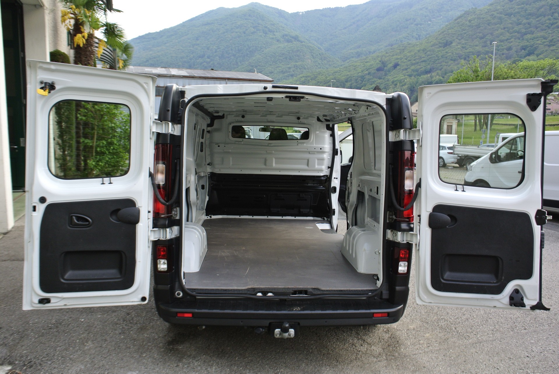 RENAULT Trafic 2.0 Energy dCi 120 3.5t Business L2H1-image-18