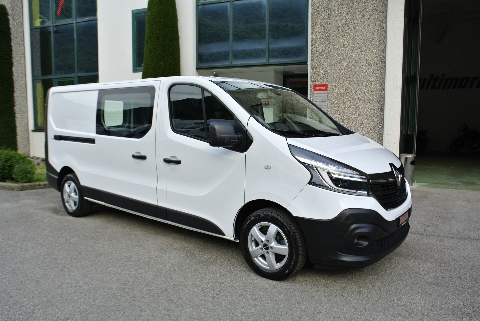 RENAULT Trafic 2.0 Energy dCi 120 3.5t Business L2H1-showroom-element-3