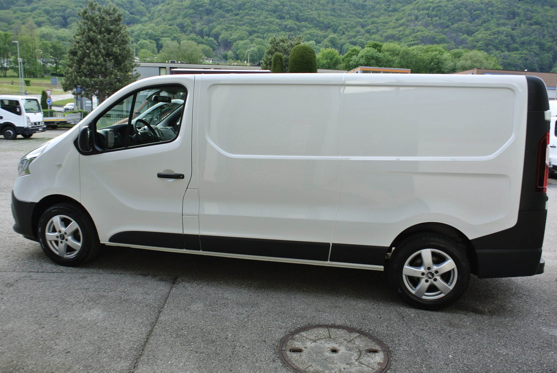 RENAULT Trafic 2.0 Energy dCi 120 3.5t Business L2H1-image-9