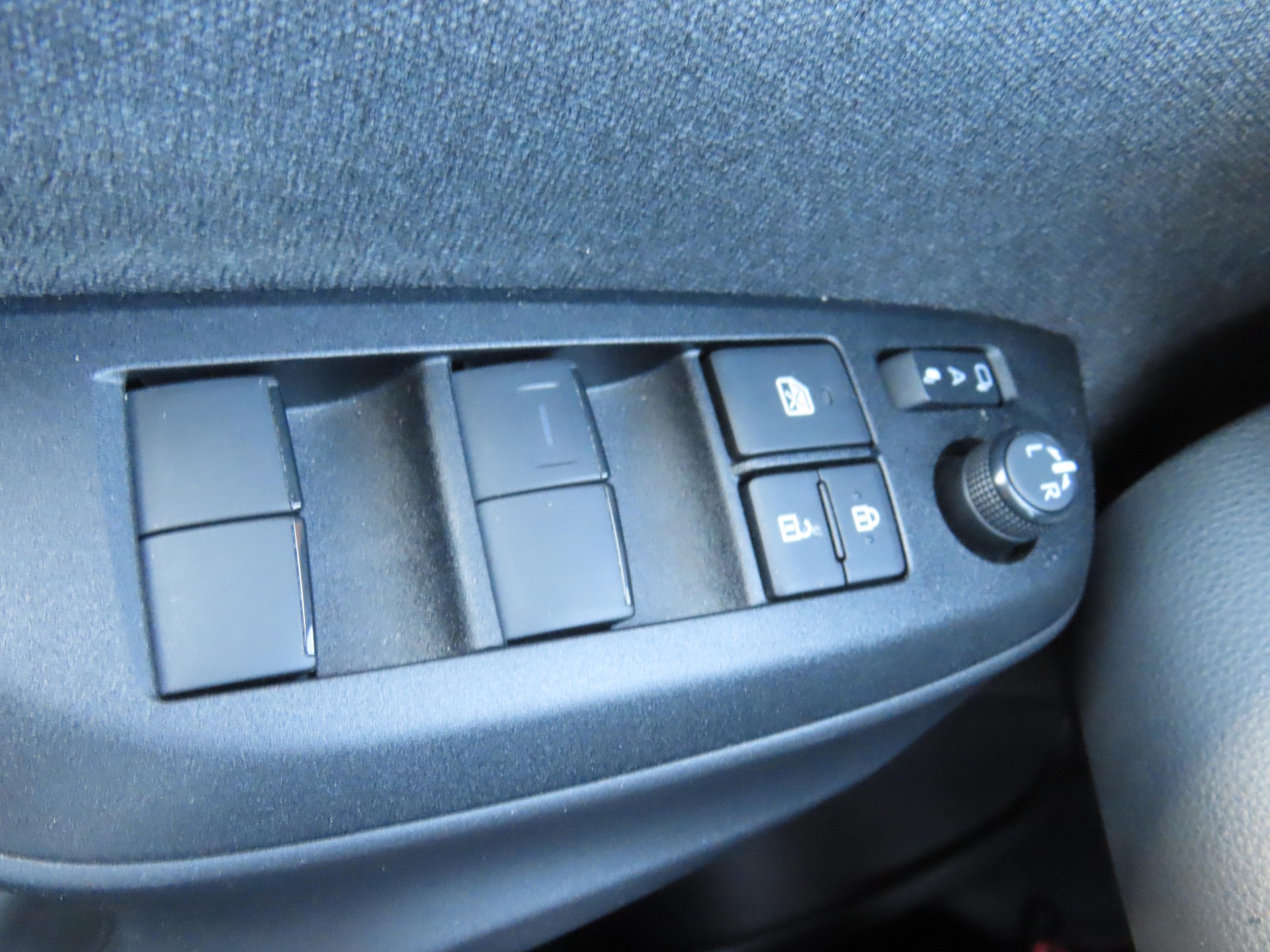 TOYOTA Yaris Cross 1.5 VVT-i HSD Adventure AWD-i-image-16