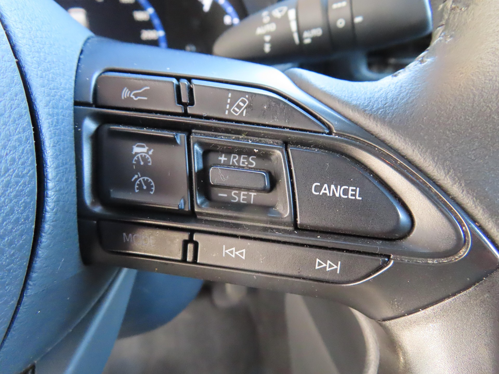 TOYOTA Yaris Cross 1.5 VVT-i HSD Adventure AWD-i-image-13