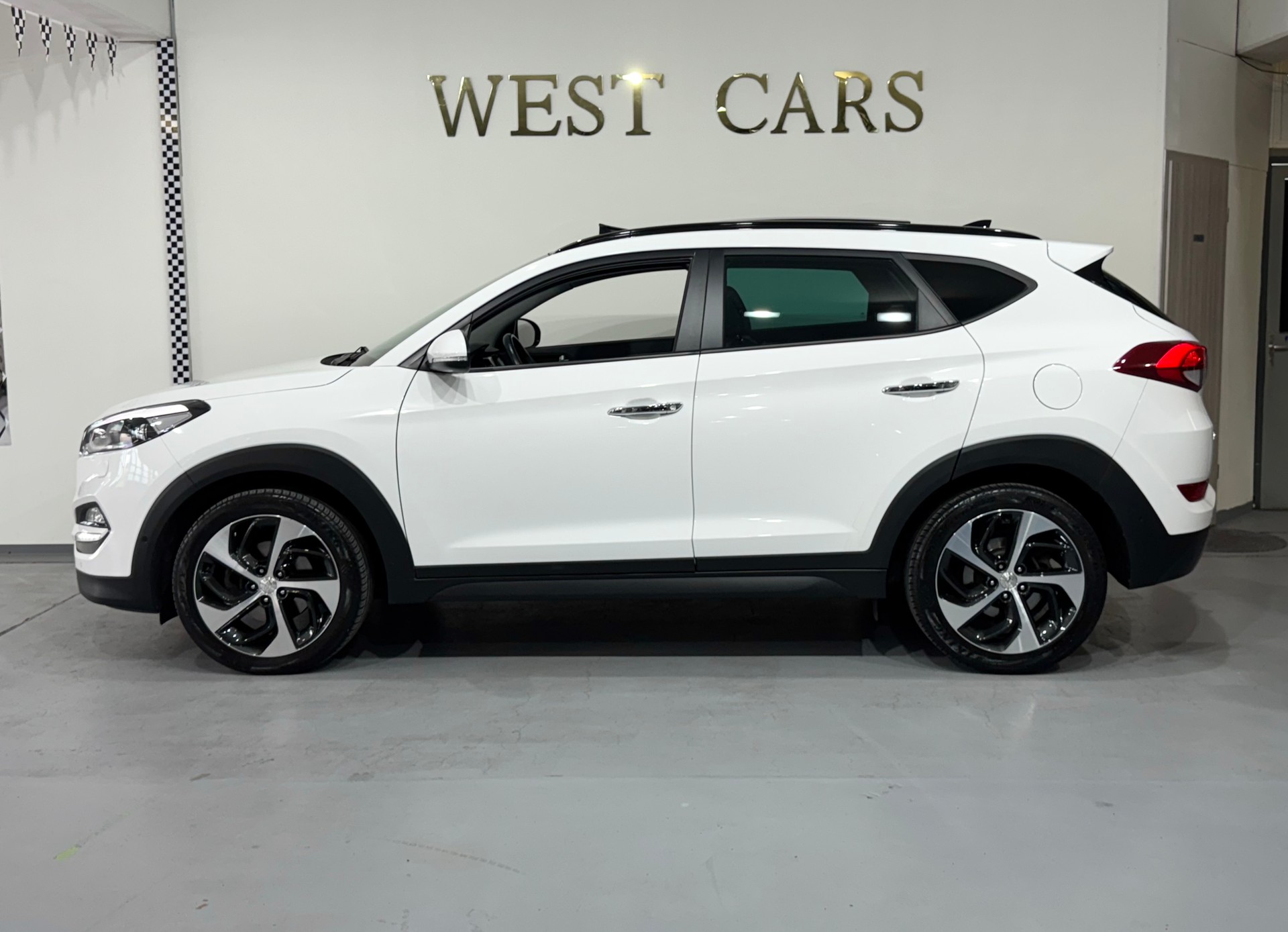 HYUNDAI Tucson 2.0 CRDI Vertex 4WD Automatic-image-1