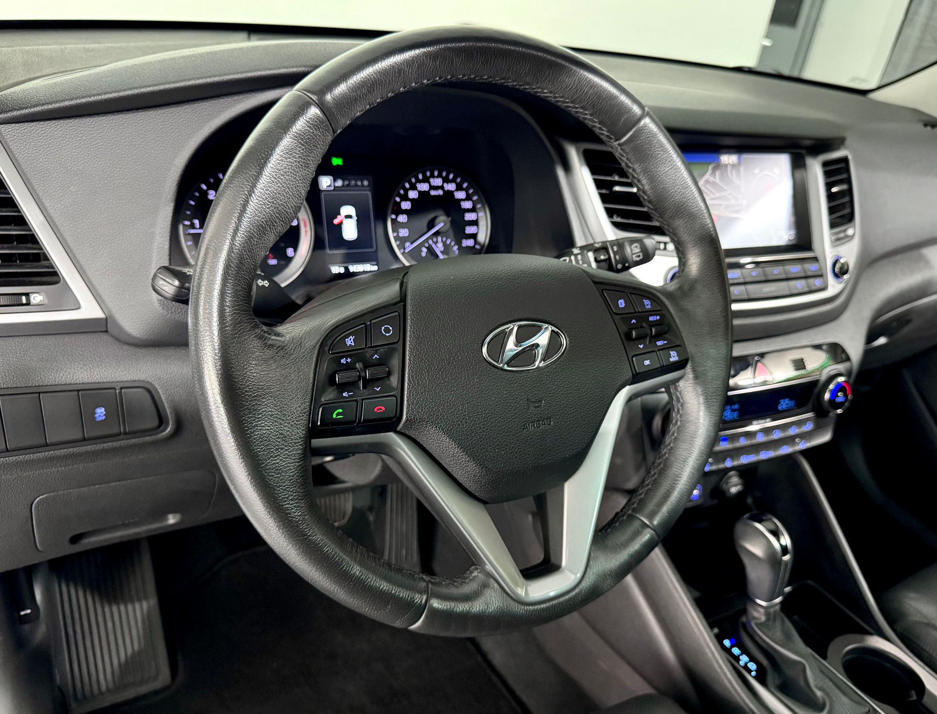 HYUNDAI Tucson 2.0 CRDI Vertex 4WD Automatic-image-9