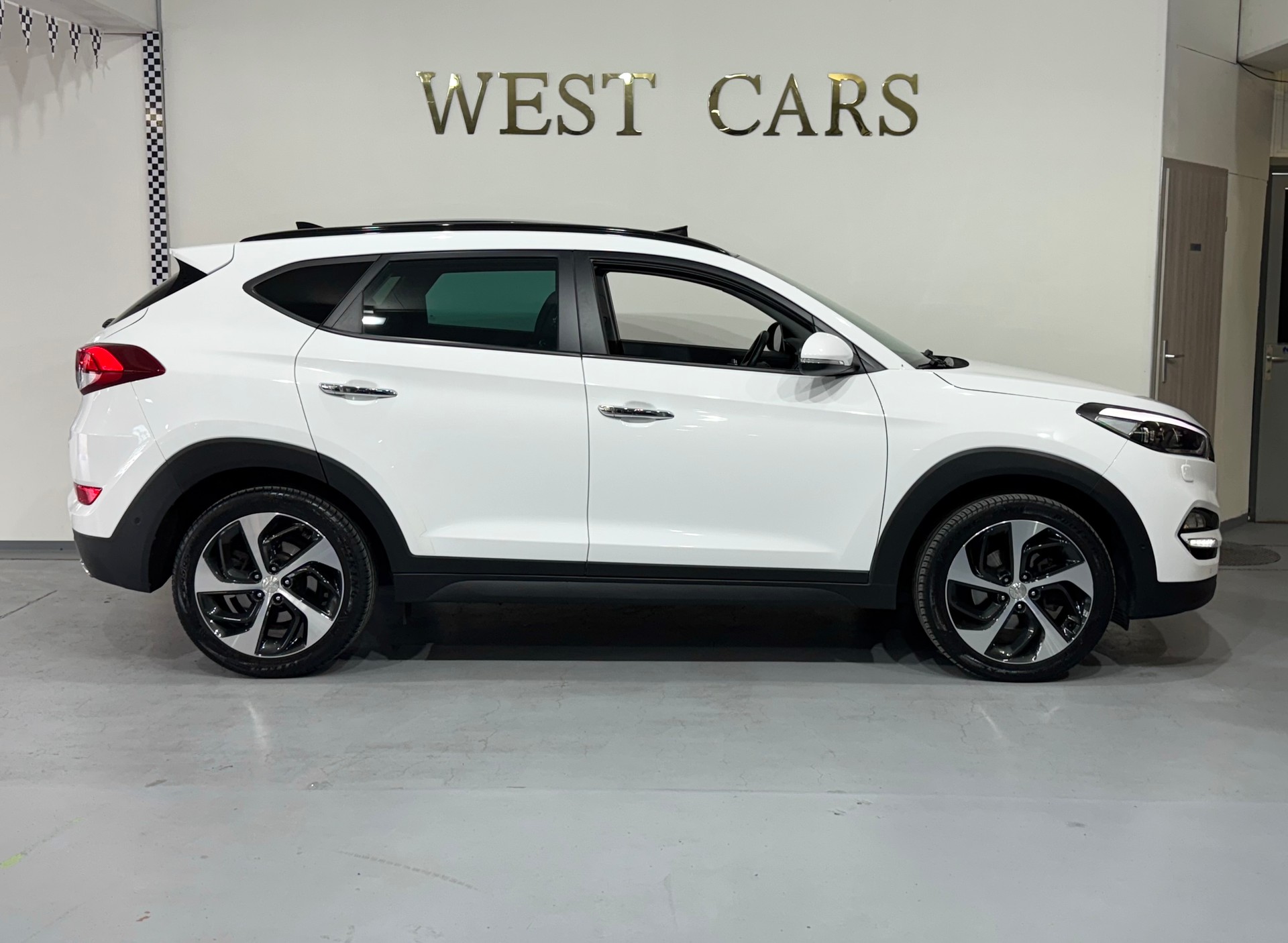 HYUNDAI Tucson 2.0 CRDI Vertex 4WD Automatic-image-2