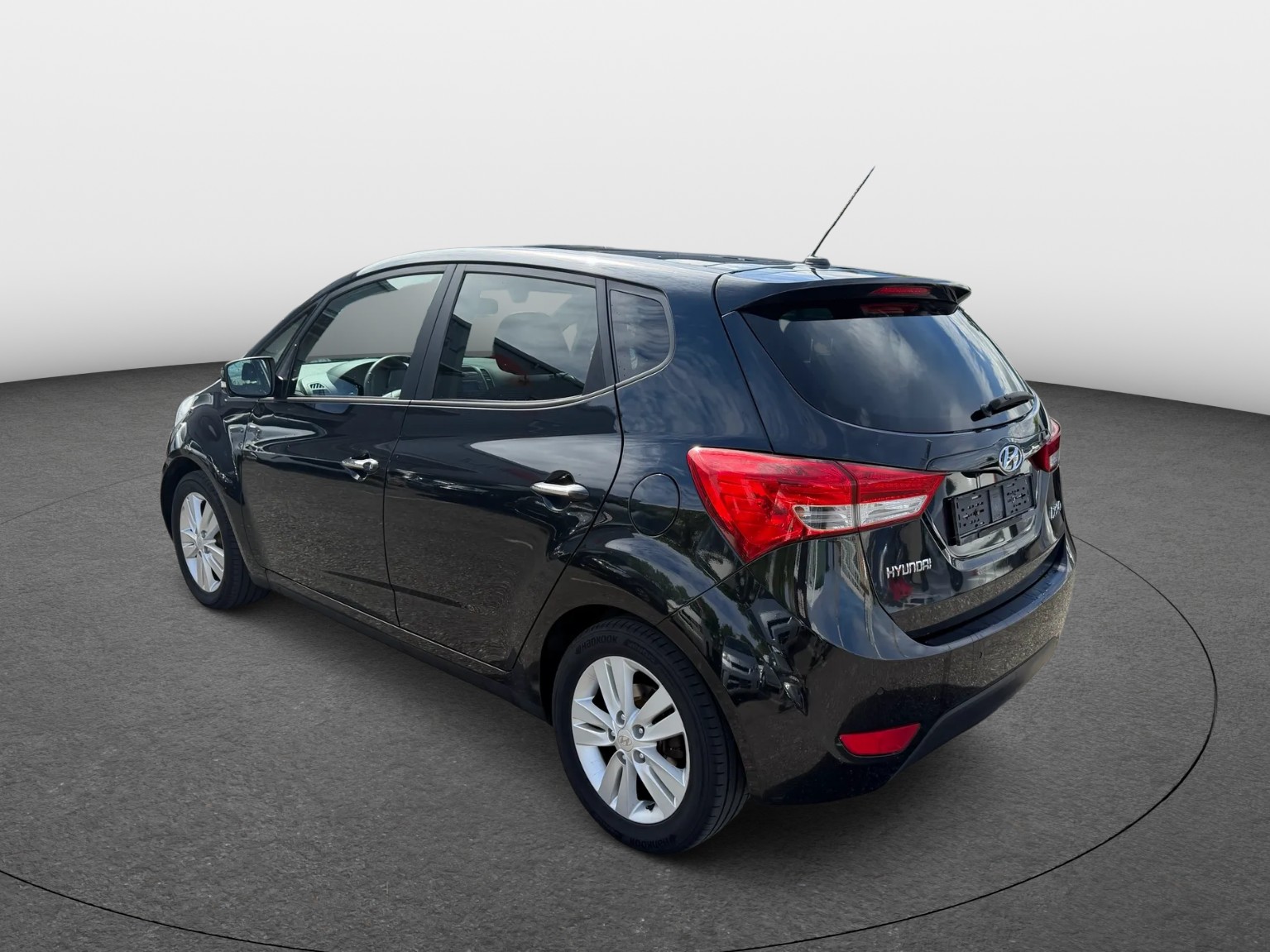 HYUNDAI iX20 1.6 Premium Automatic-image-2
