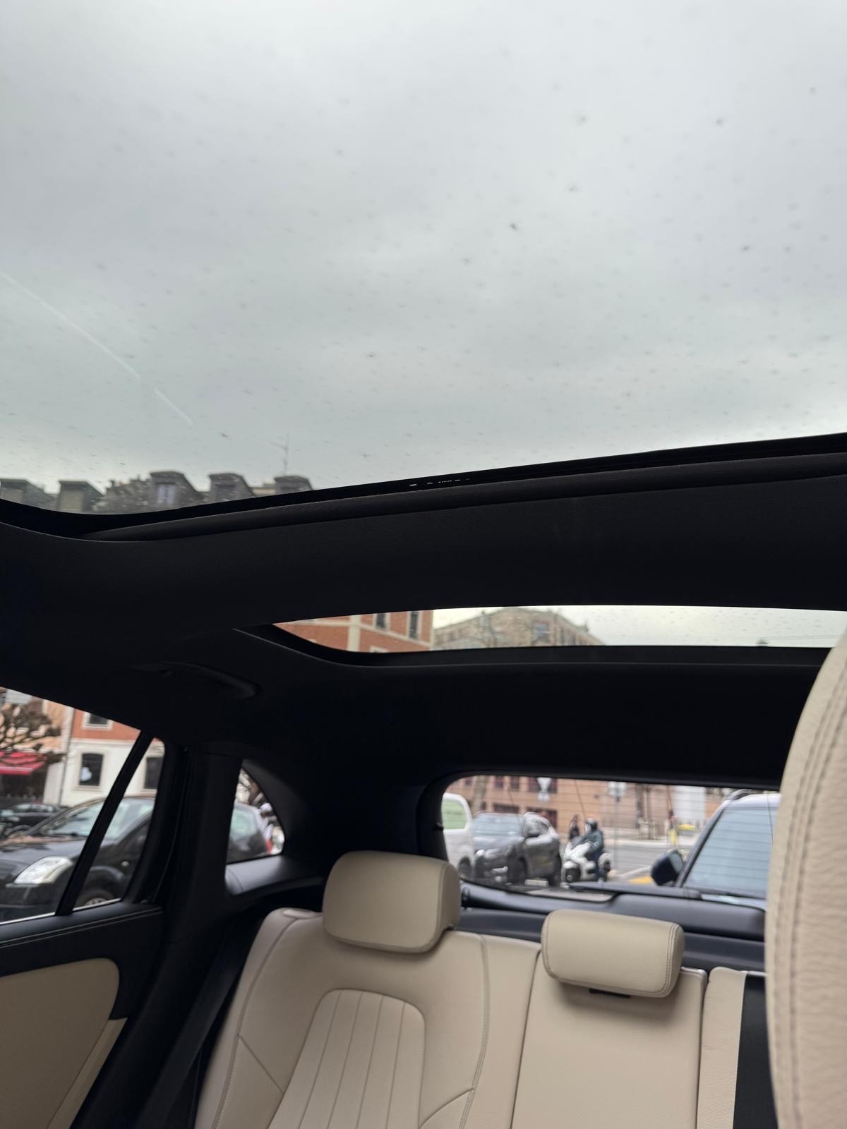 MERCEDES-BENZ GLA 250 Style 4matic-image-4