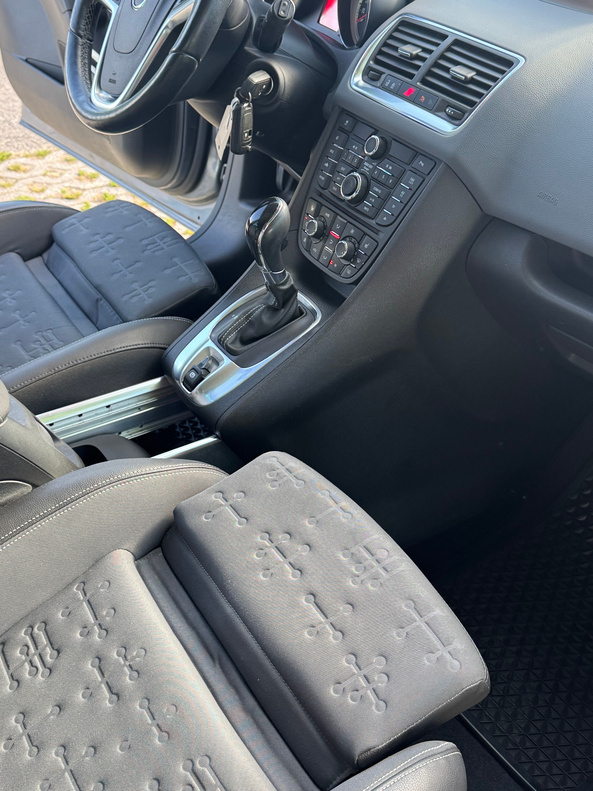 OPEL Meriva 1.4 Turbo Cosmo Automatic-image-9
