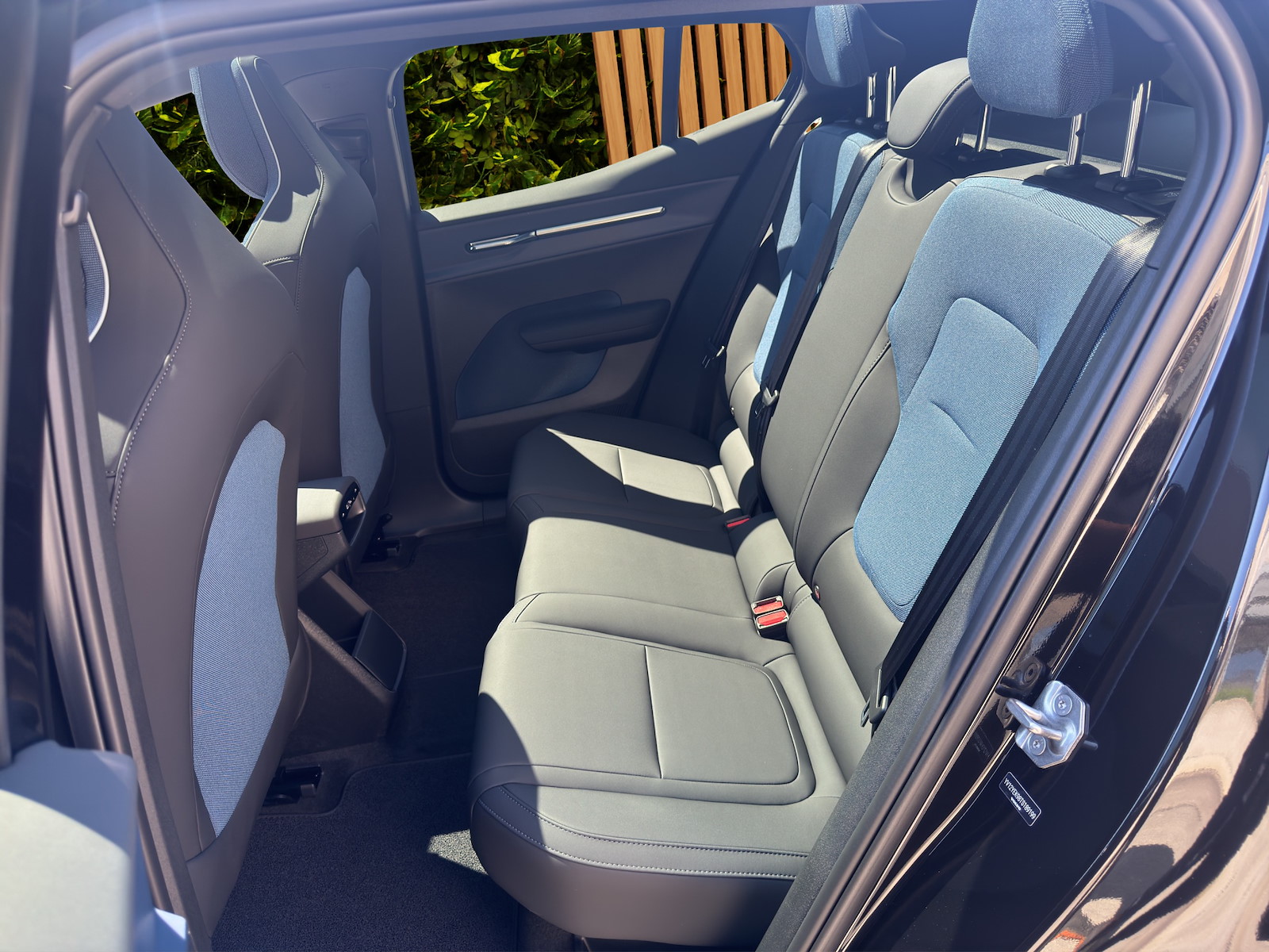 VOLVO EX 30 CC E60 Twin Performance AWD-image-14