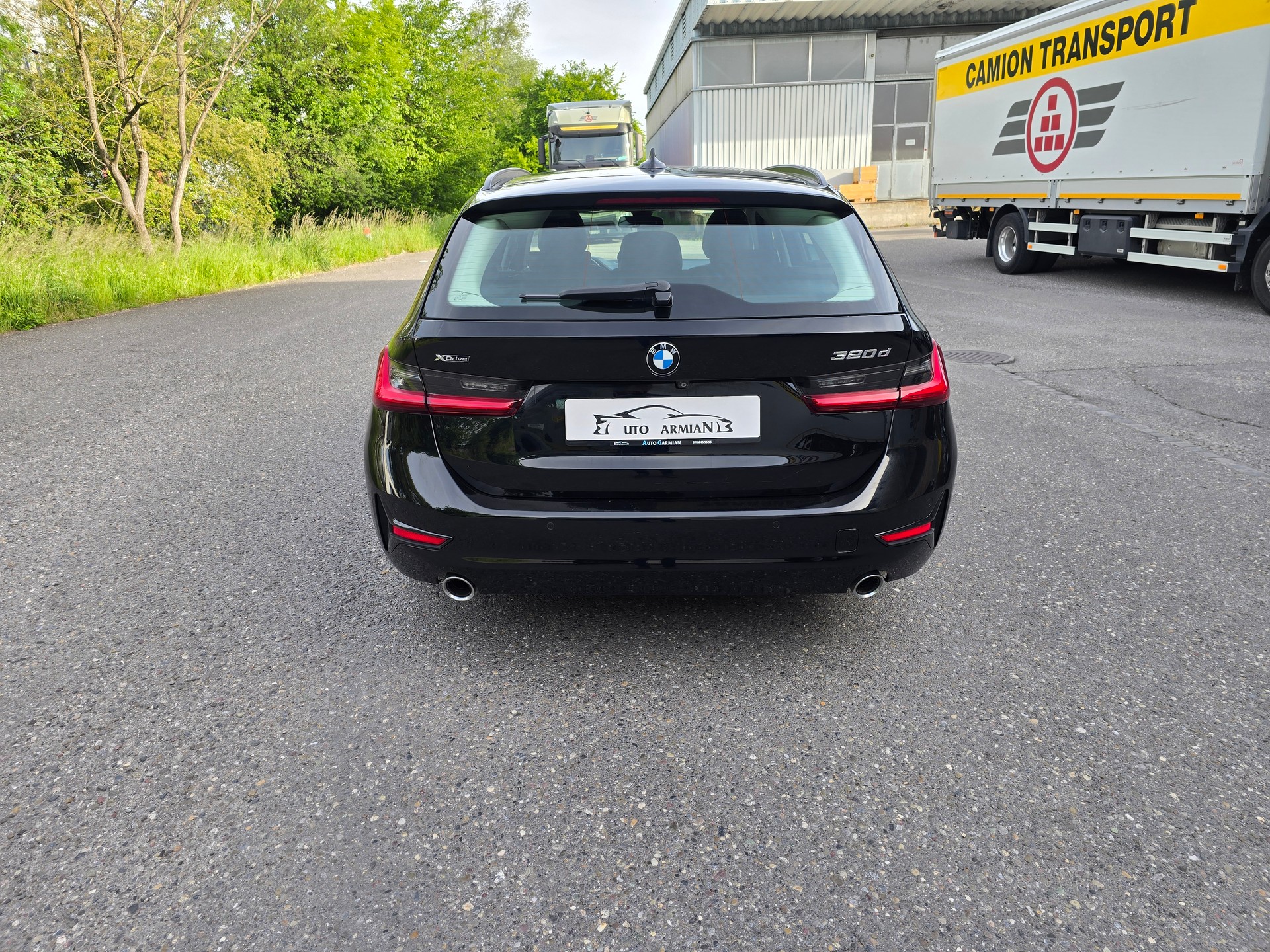 BMW 320d xDrive Touring Luxury Line Steptronic-image-4