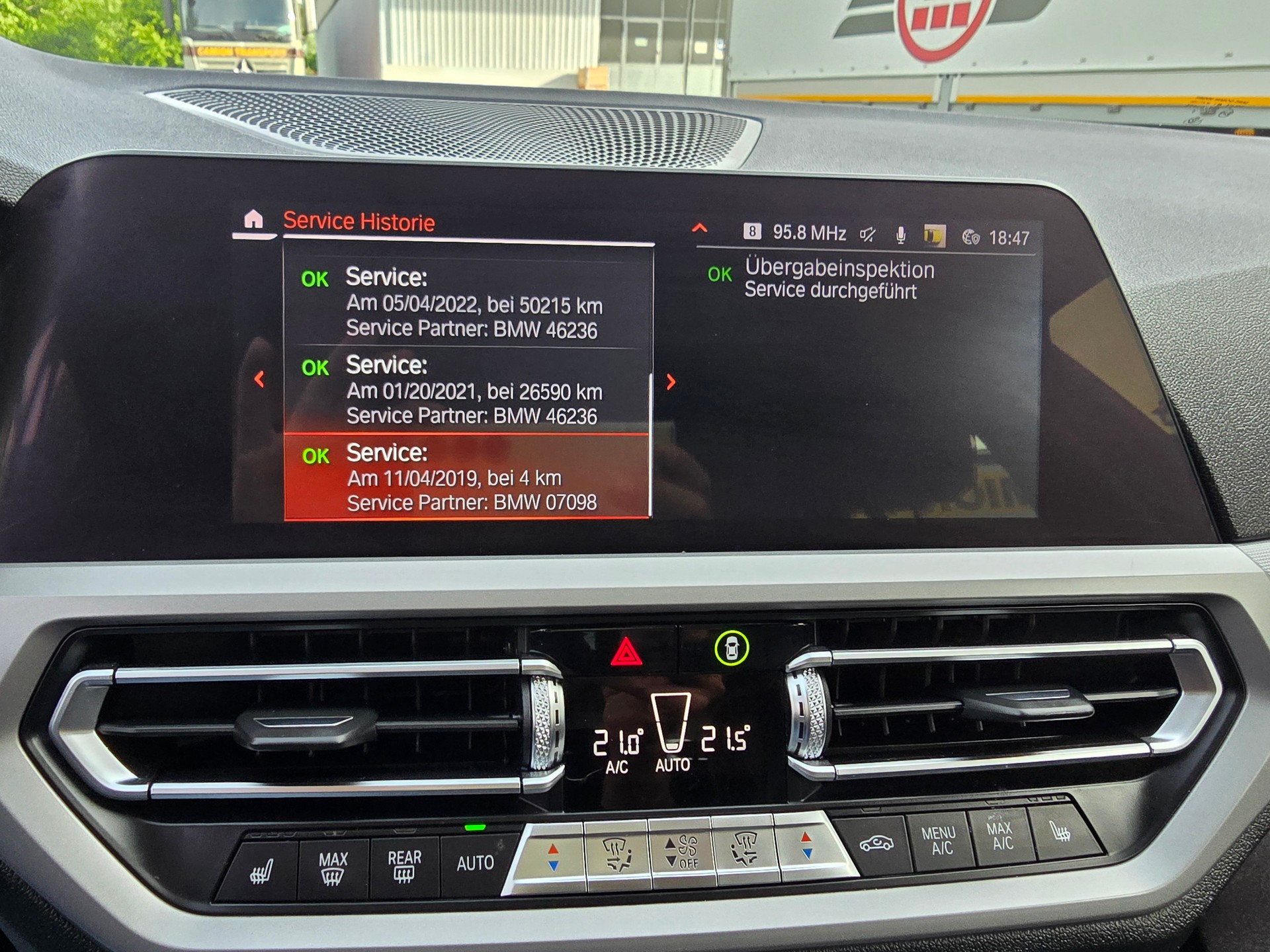 BMW 320d xDrive Touring Luxury Line Steptronic-image-29