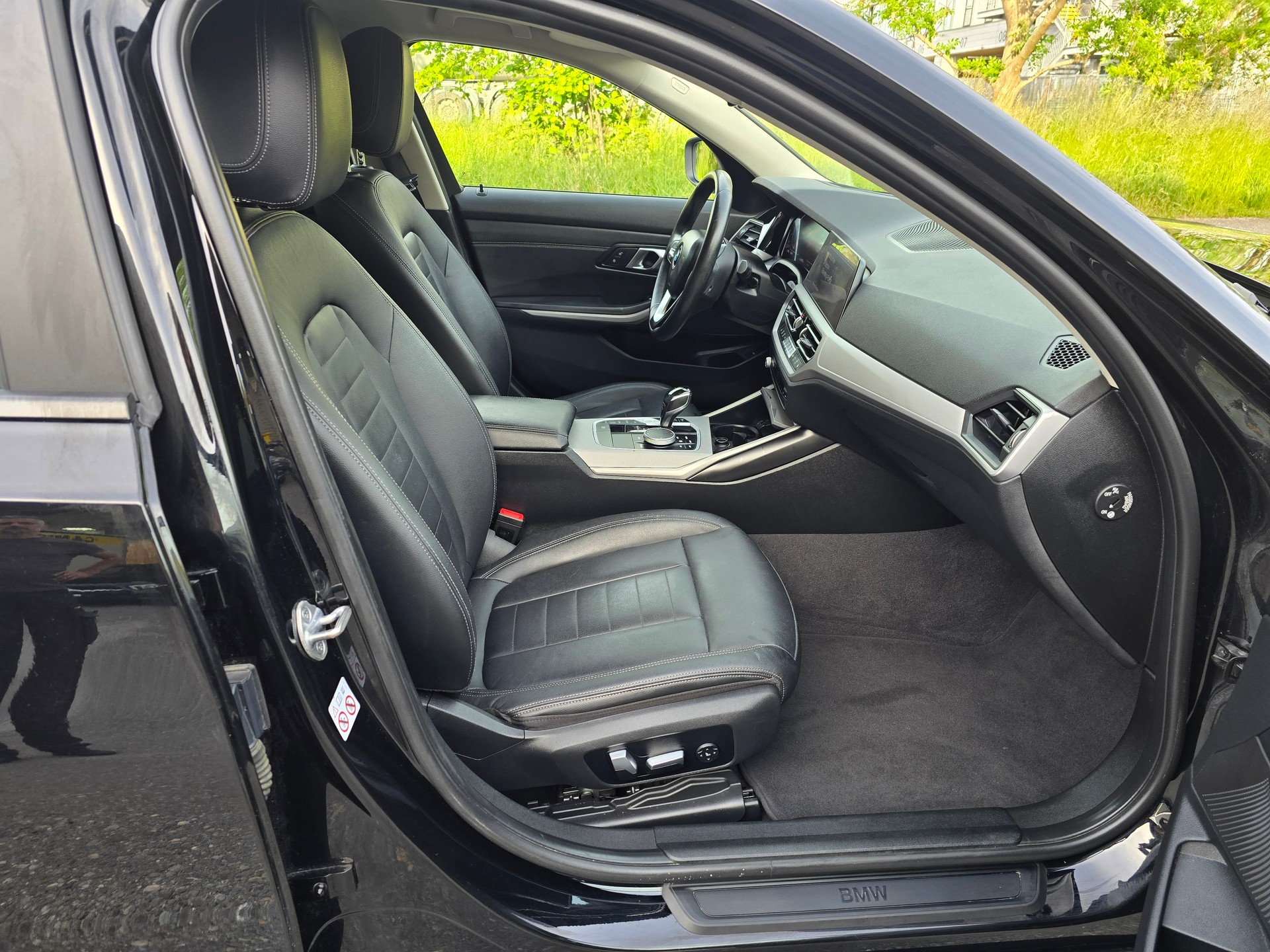 BMW 320d xDrive Touring Luxury Line Steptronic-image-11