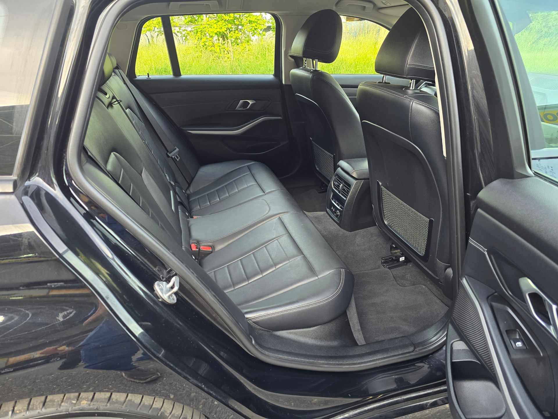 BMW 320d xDrive Touring Luxury Line Steptronic-image-13