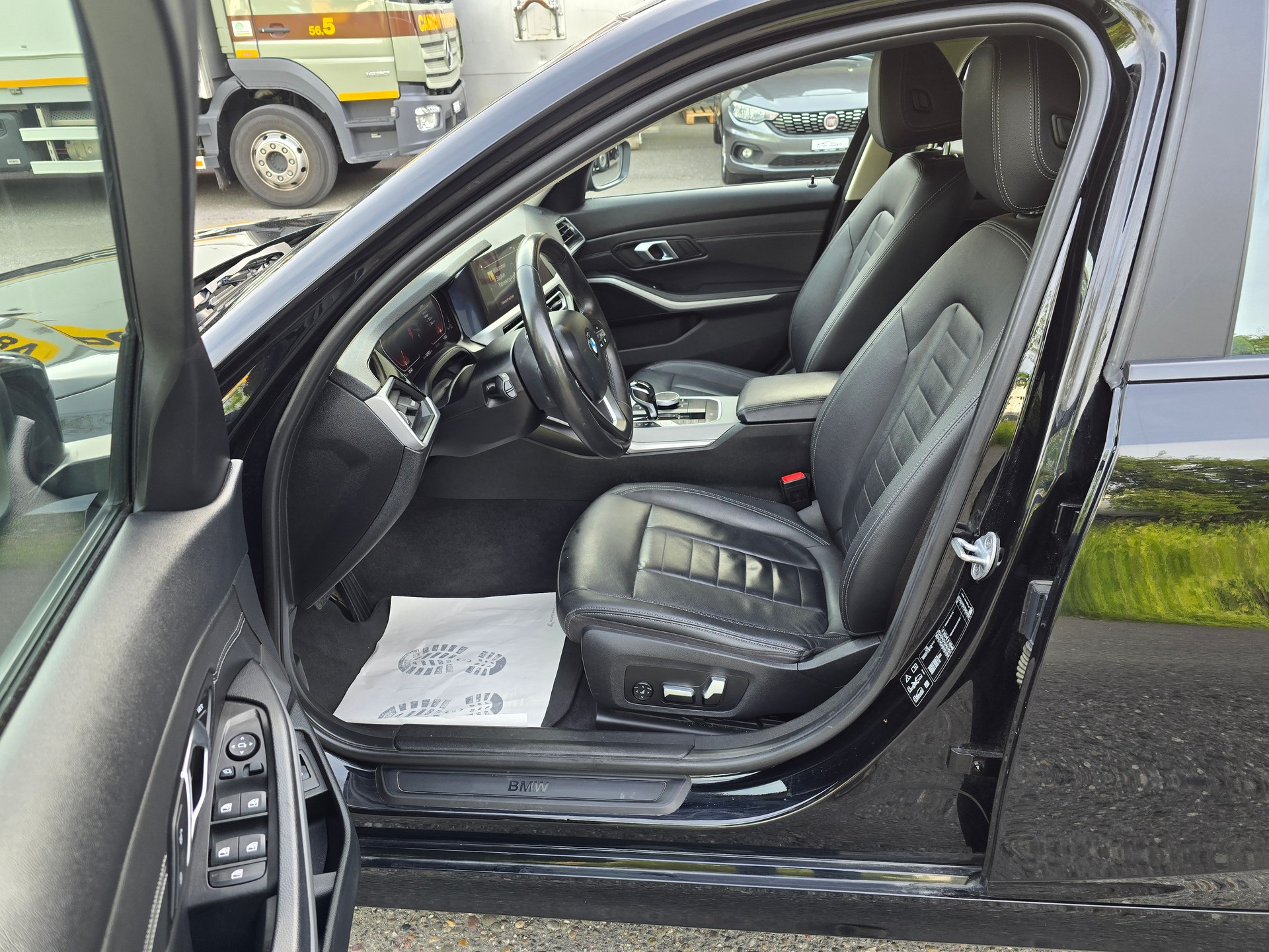 BMW 320d xDrive Touring Luxury Line Steptronic-image-14
