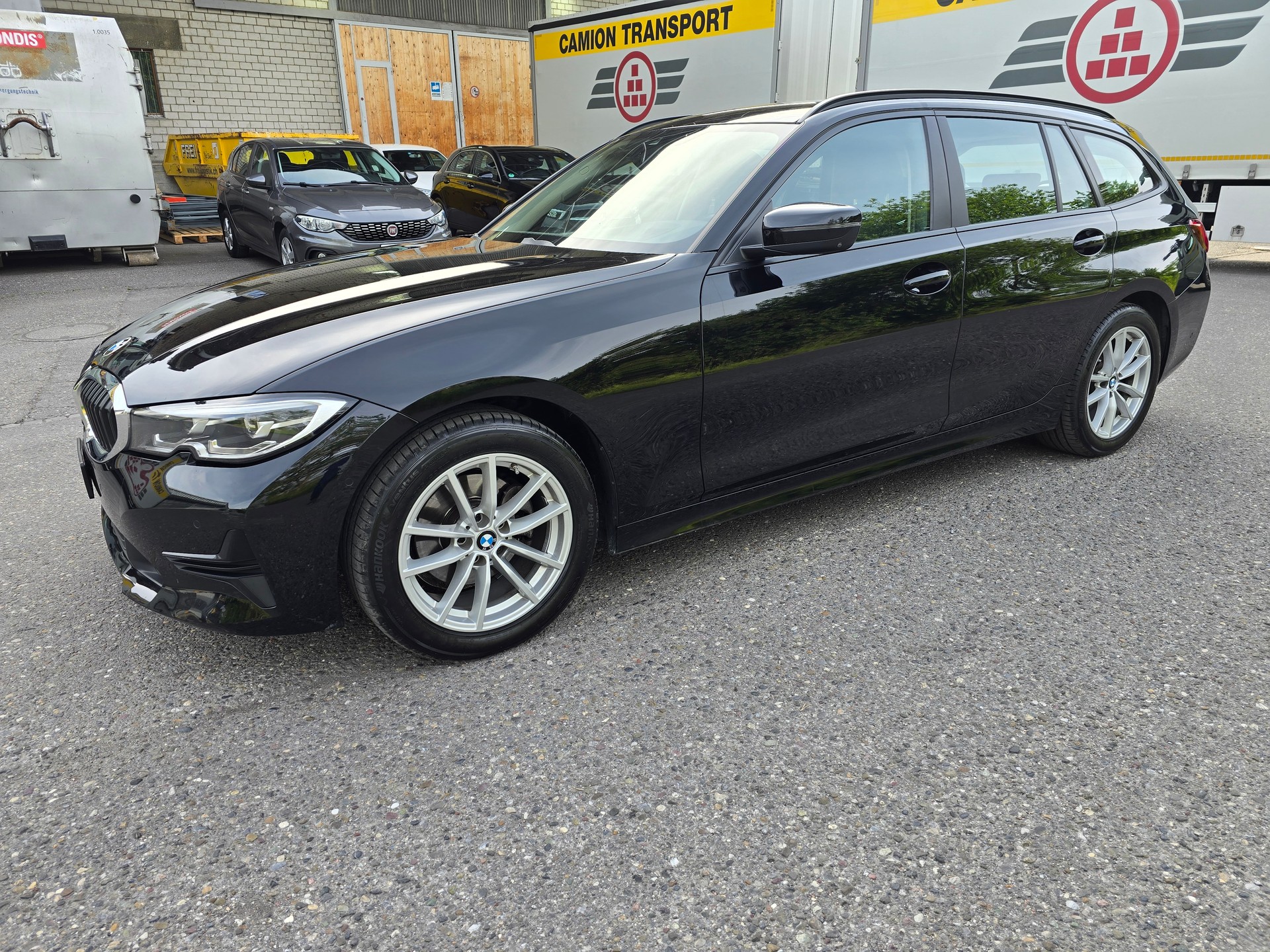 BMW 320d xDrive Touring Luxury Line Steptronic-showroom-element-3