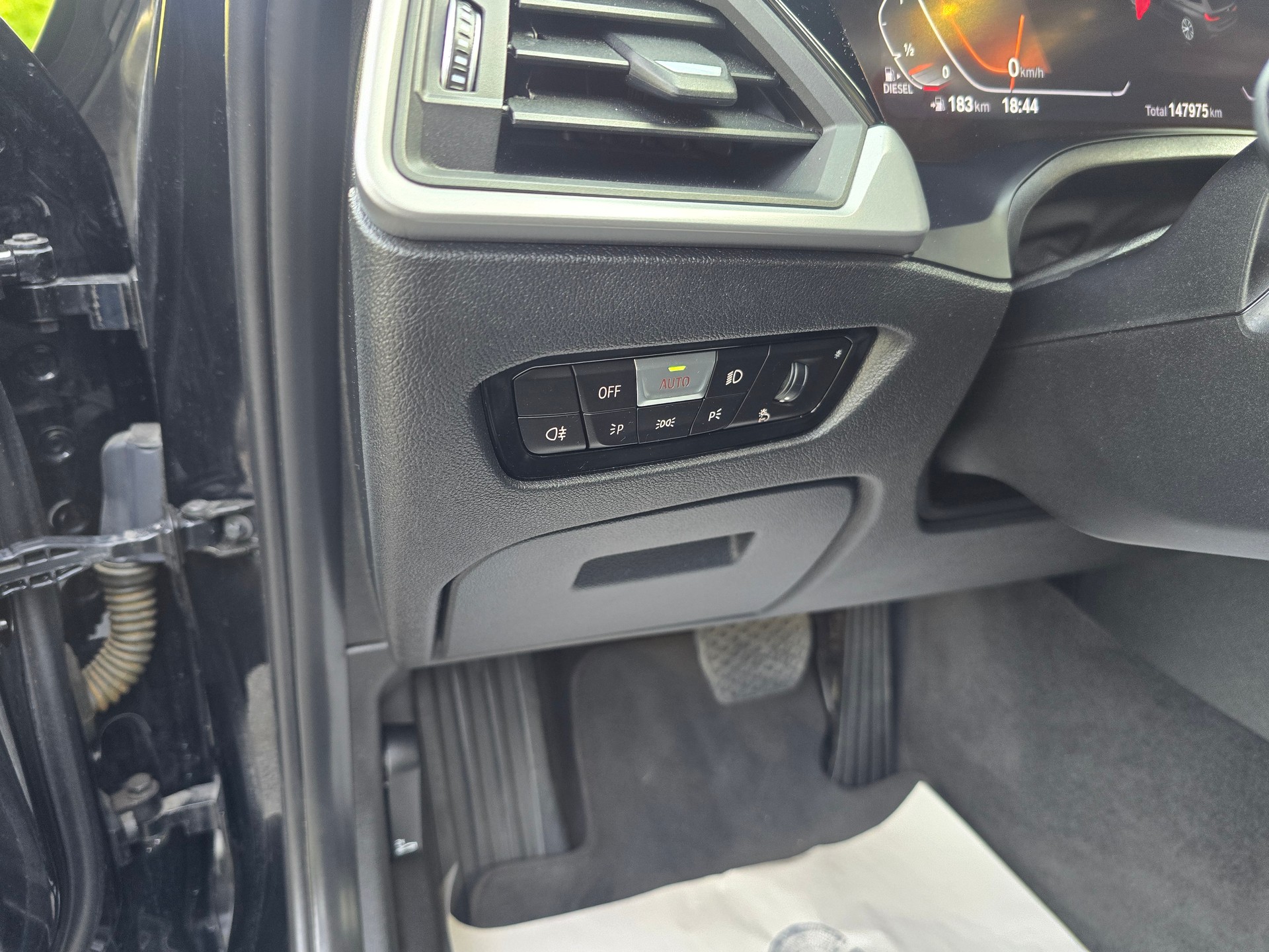 BMW 320d xDrive Touring Luxury Line Steptronic-image-21