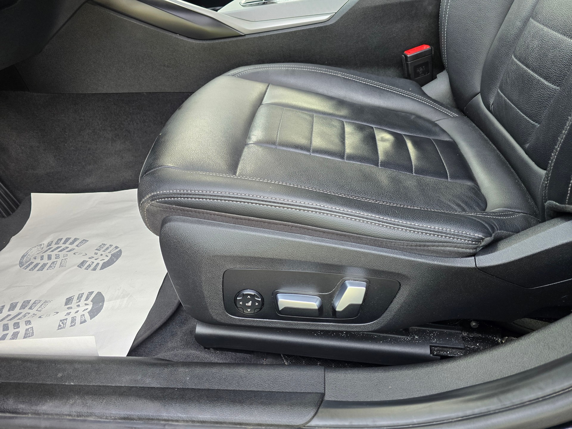 BMW 320d xDrive Touring Luxury Line Steptronic-image-17