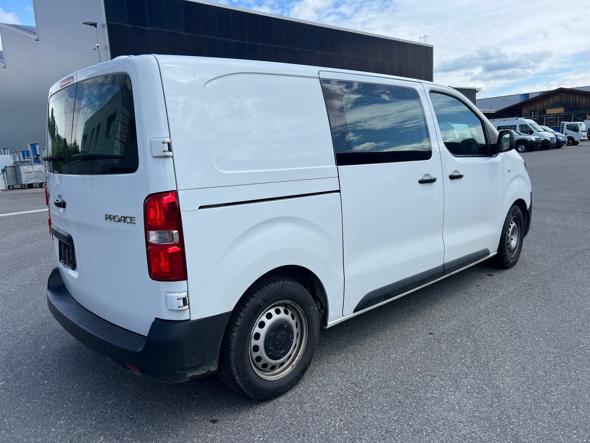 TOYOTA Proace 2.0D Panel Van Medium Comfort-image-5