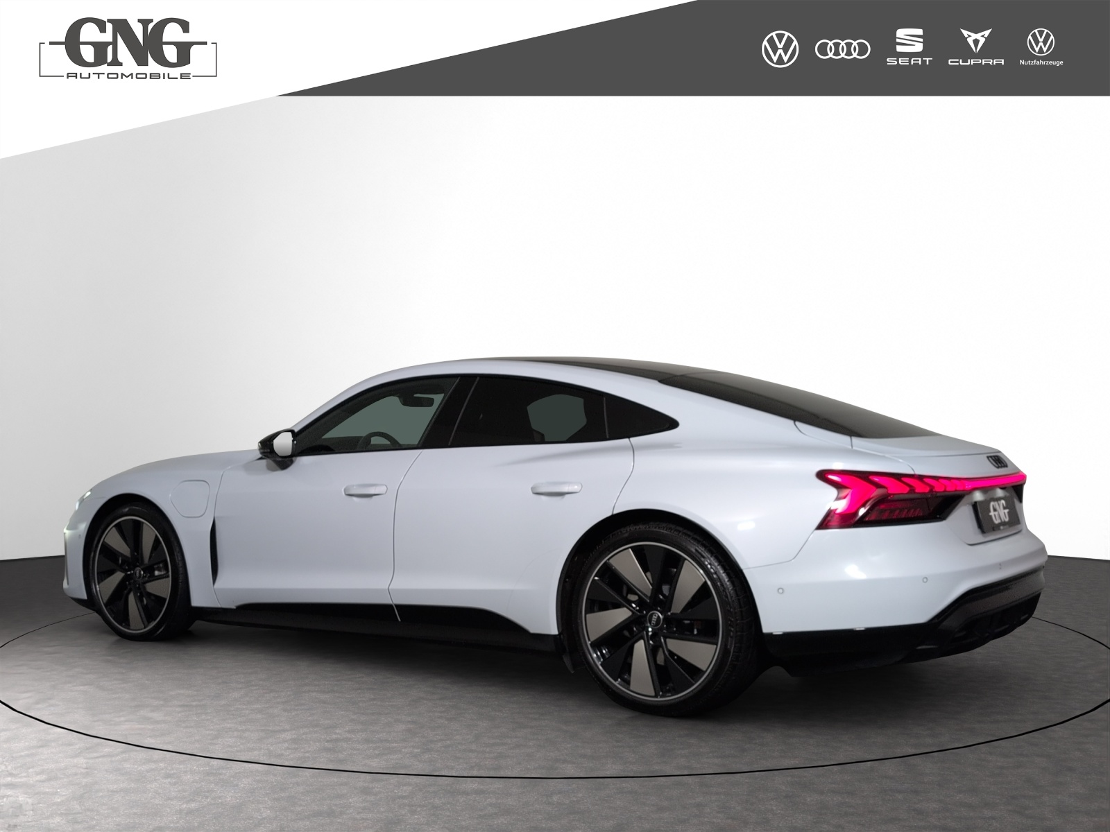 AUDI e-tron GT quattro-showroom-element-1