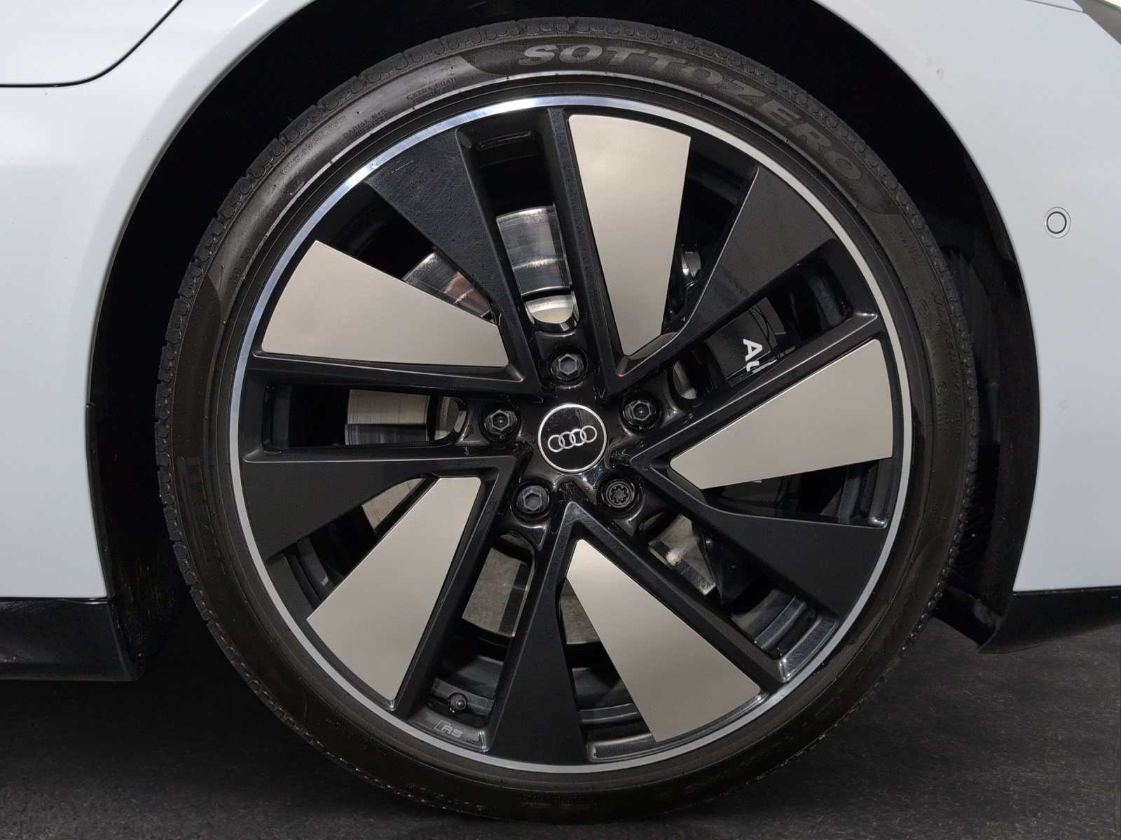 AUDI e-tron GT quattro-image-4