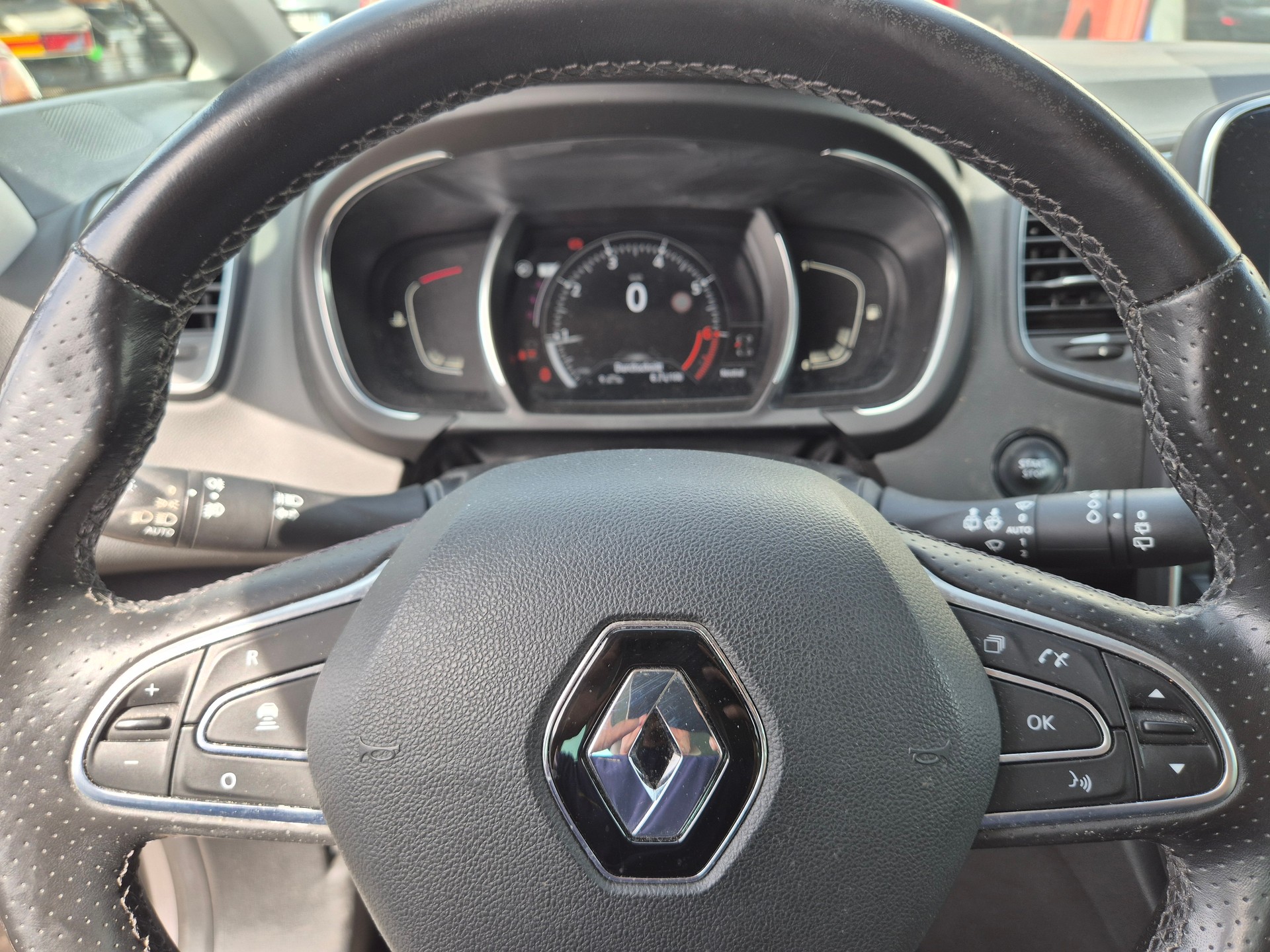RENAULT Grand Scénic 1.3 16V Turbo Initiale Paris EDC-image-8