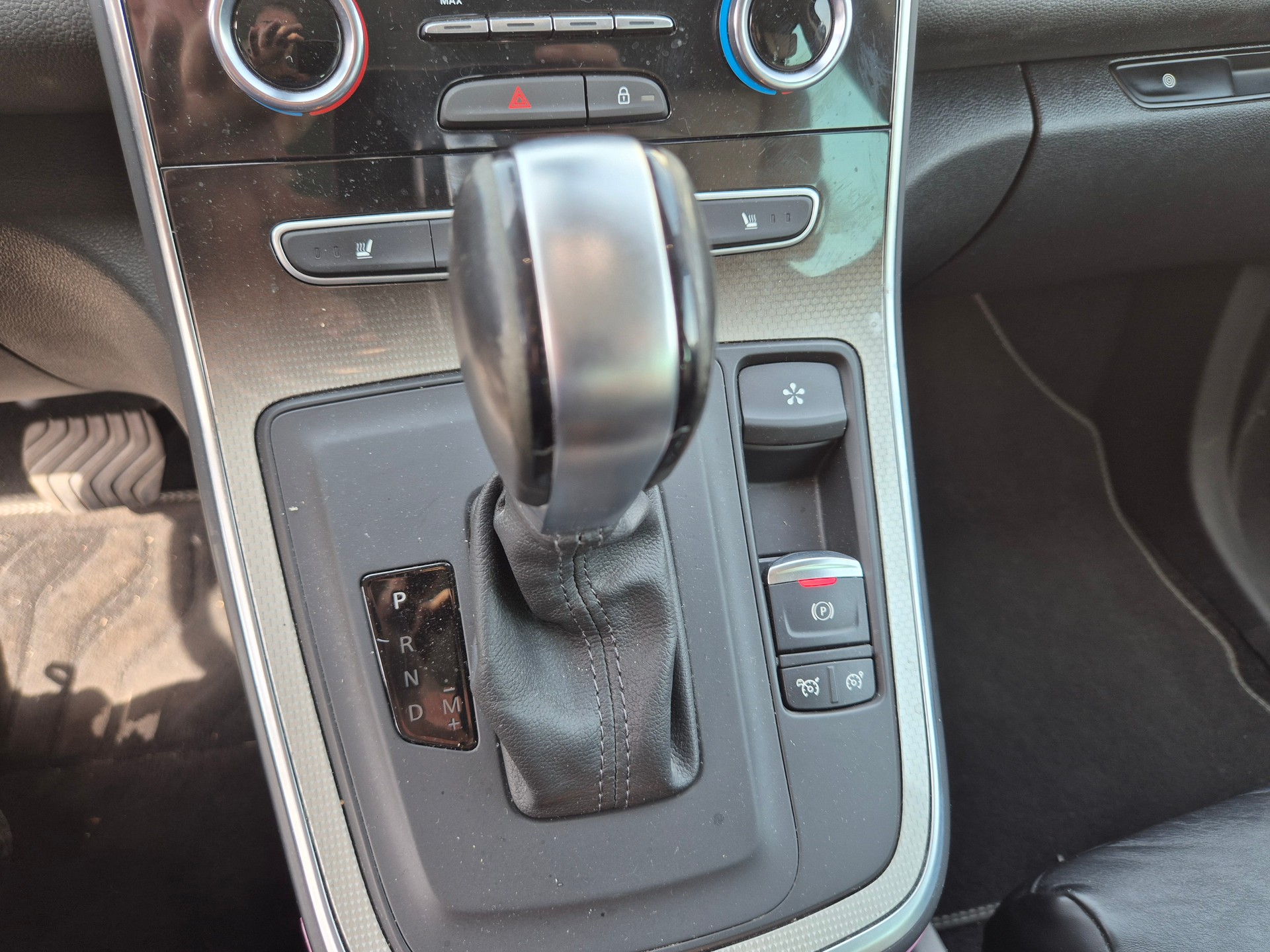 RENAULT Grand Scénic 1.3 16V Turbo Initiale Paris EDC-image-12