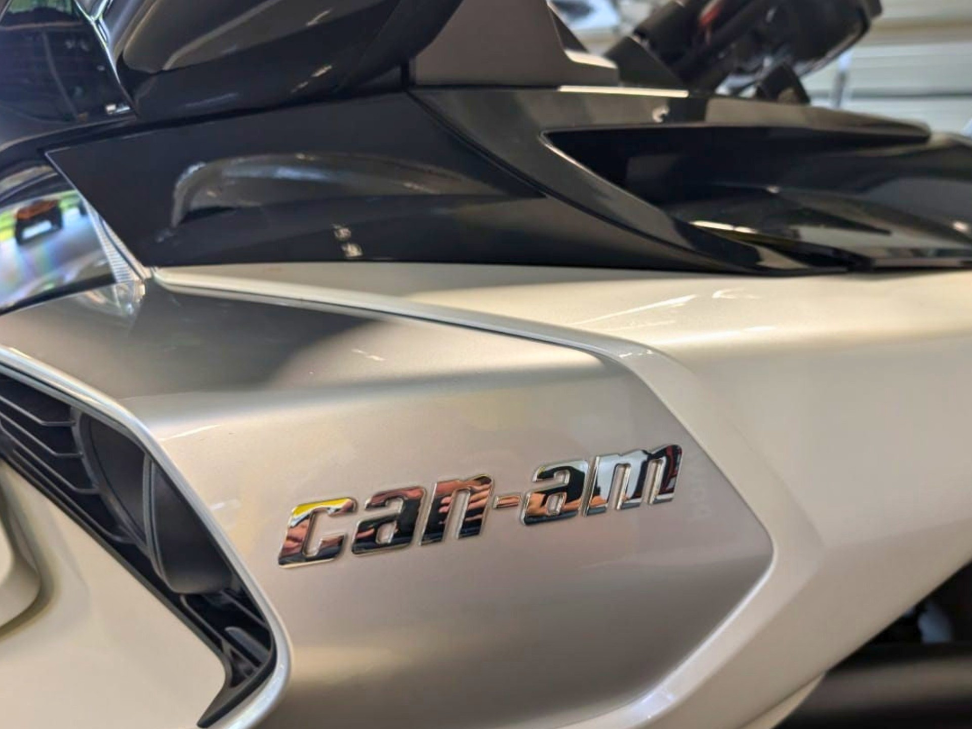 CAN-AM Spyder F3-T SE6-image-15