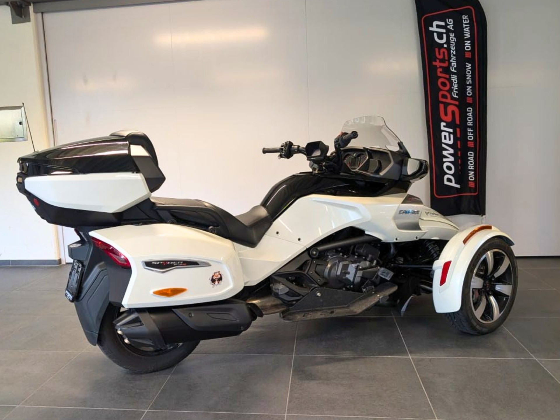 CAN-AM Spyder F3-T SE6-image-2